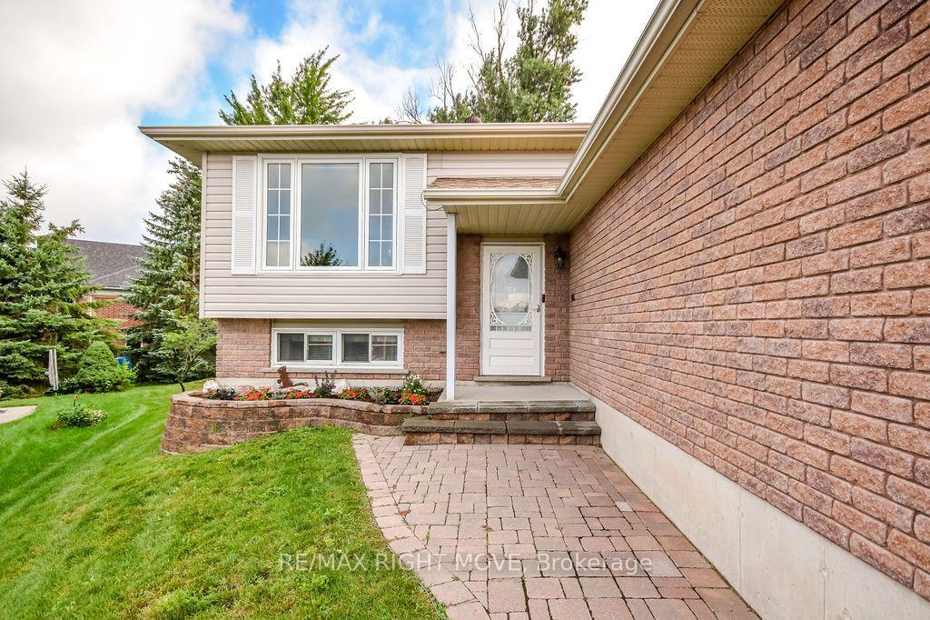 Photo 4 of 28 Jordon Crescent, Orillia — HOMEH