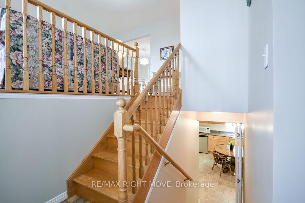 Photo 5 of 28 Jordon Crescent, Orillia — HOMEH