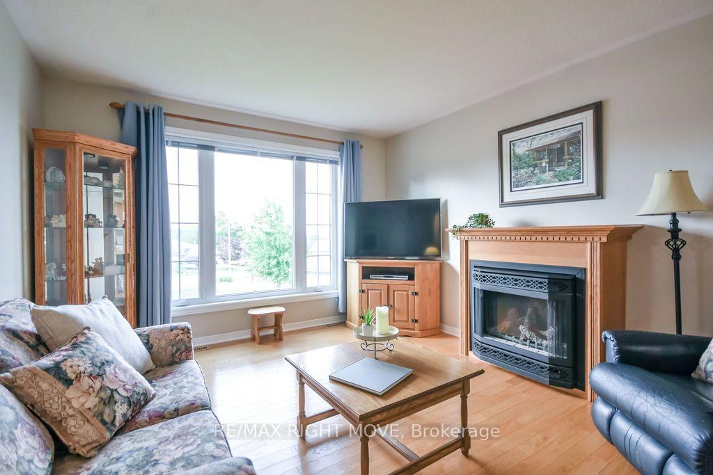 Photo 6 of 28 Jordon Crescent, Orillia — HOMEH