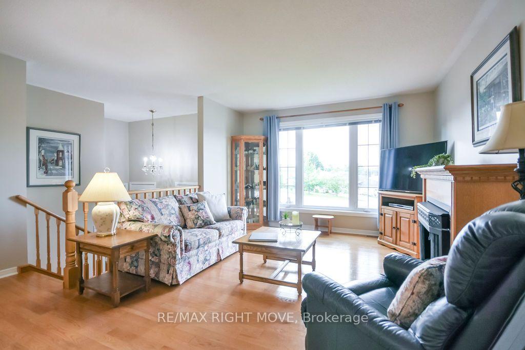 Photo 7 of 28 Jordon Crescent, Orillia — HOMEH
