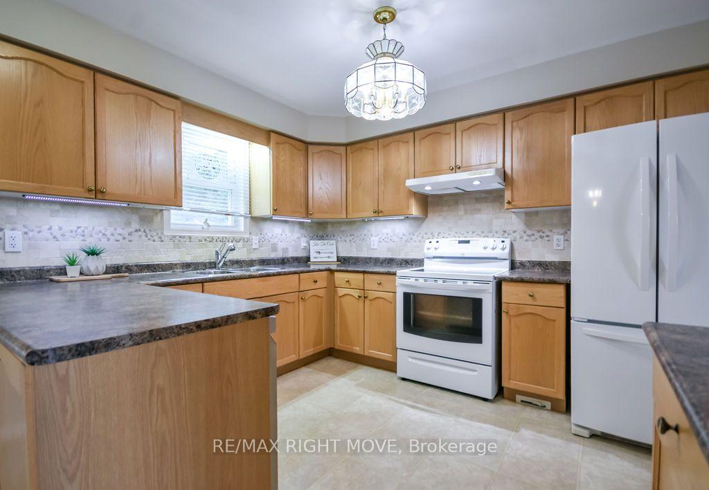 Photo 9 of 28 Jordon Crescent, Orillia — HOMEH