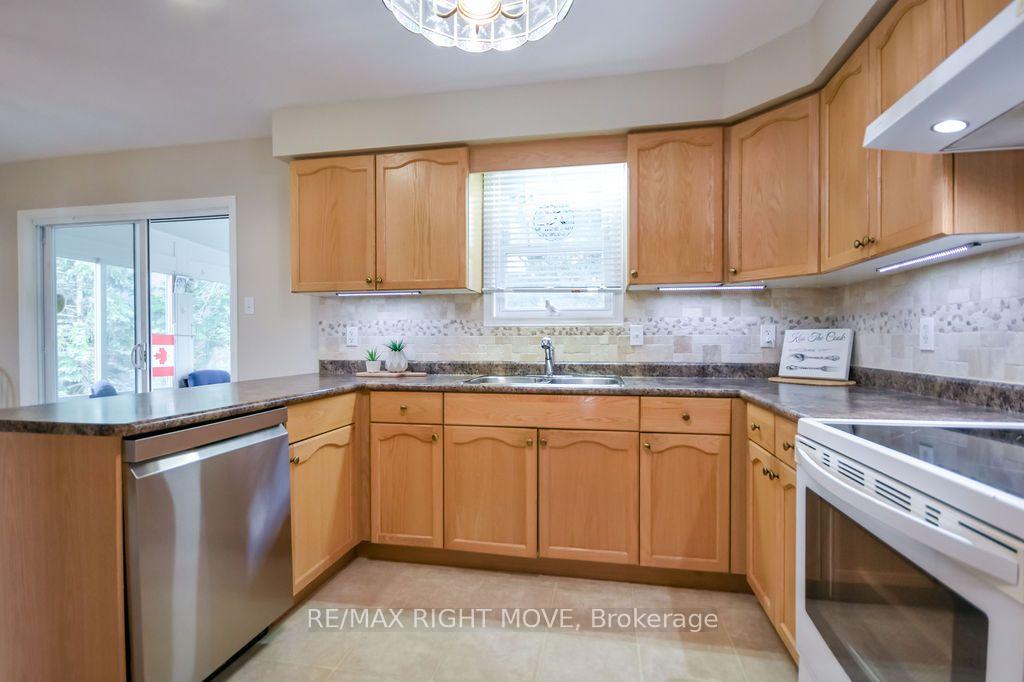Photo 10 of 28 Jordon Crescent, Orillia — HOMEH
