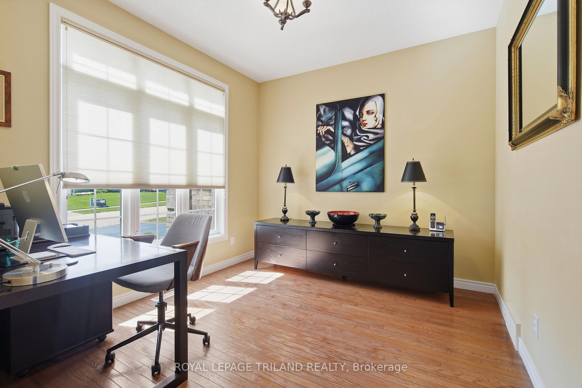Photo 5 of 4 Baron Crescent, Middlesex Centre, Kilworth — HOMEH