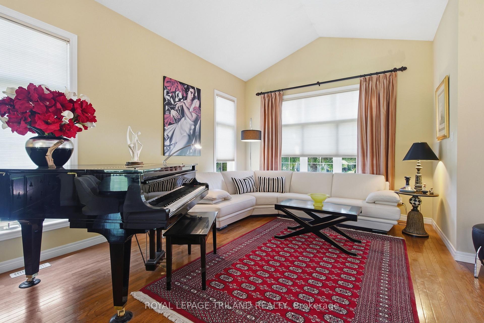 Photo 8 of 4 Baron Crescent, Middlesex Centre, Kilworth — HOMEH