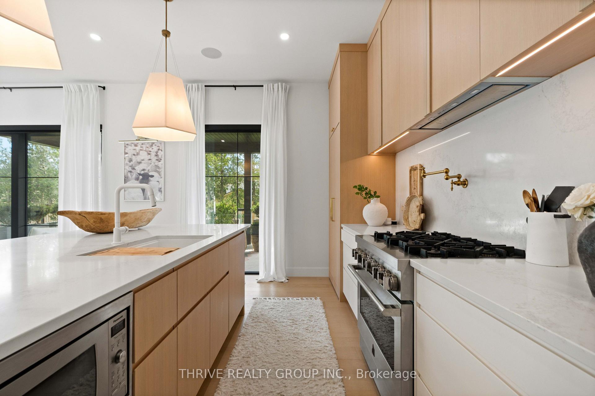 Photo 10 of 365 Manhattan Drive, London, South K — HOMEH