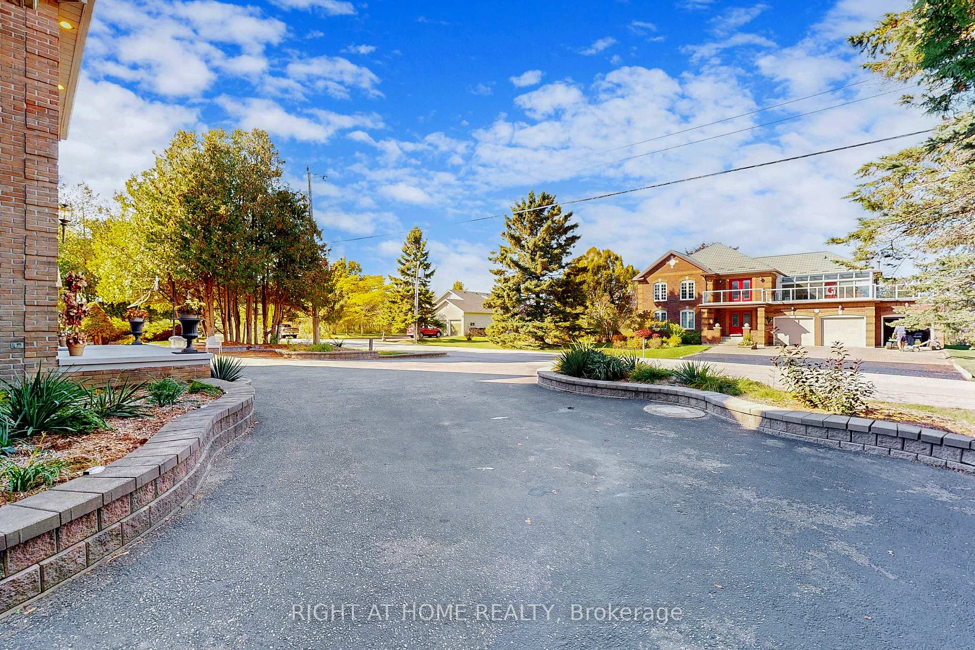 Photo 6 of 26 Ontoro Boulevard, Ajax, South East — HOMEH