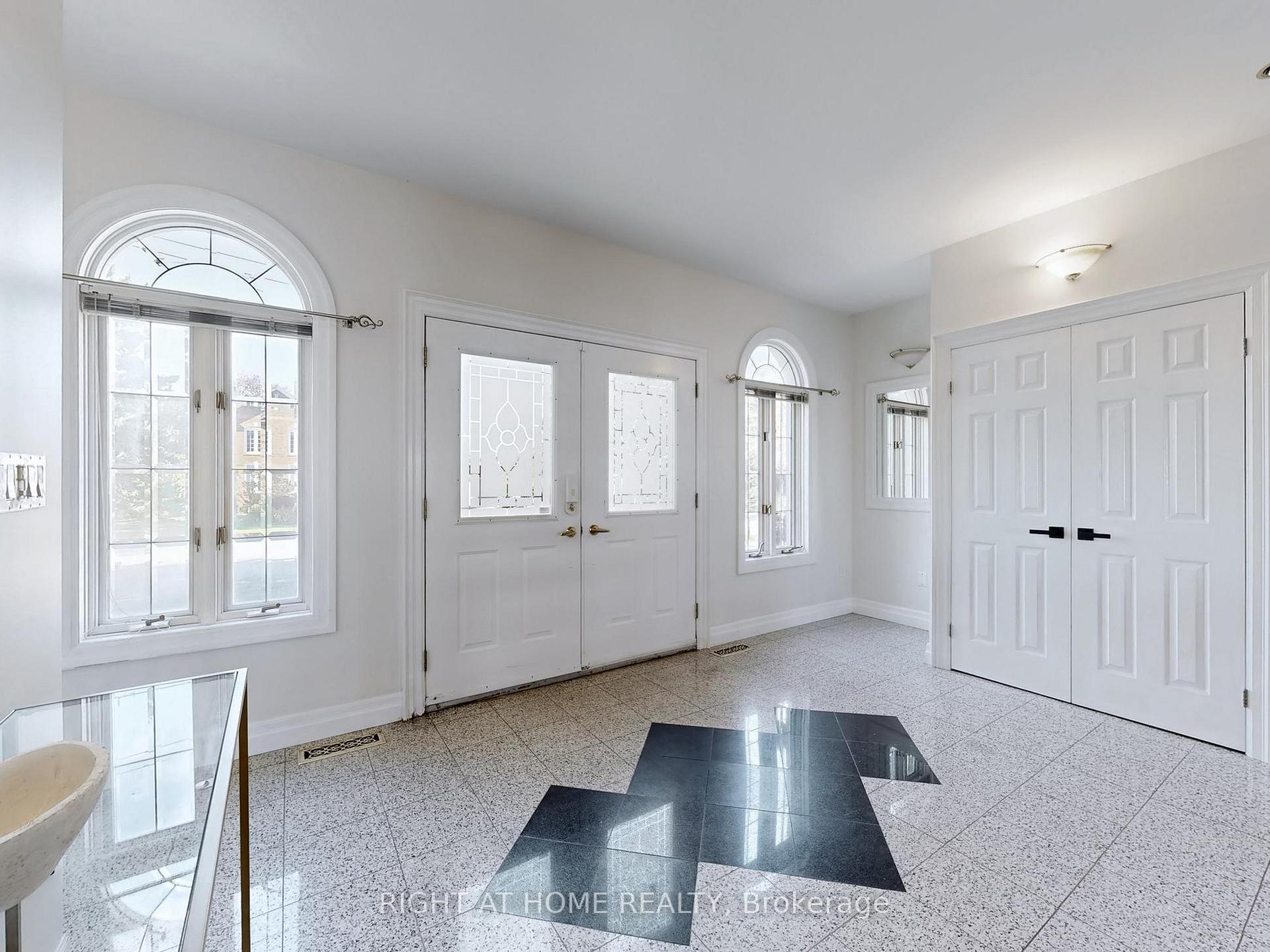 Photo 8 of 26 Ontoro Boulevard, Ajax, South East — HOMEH