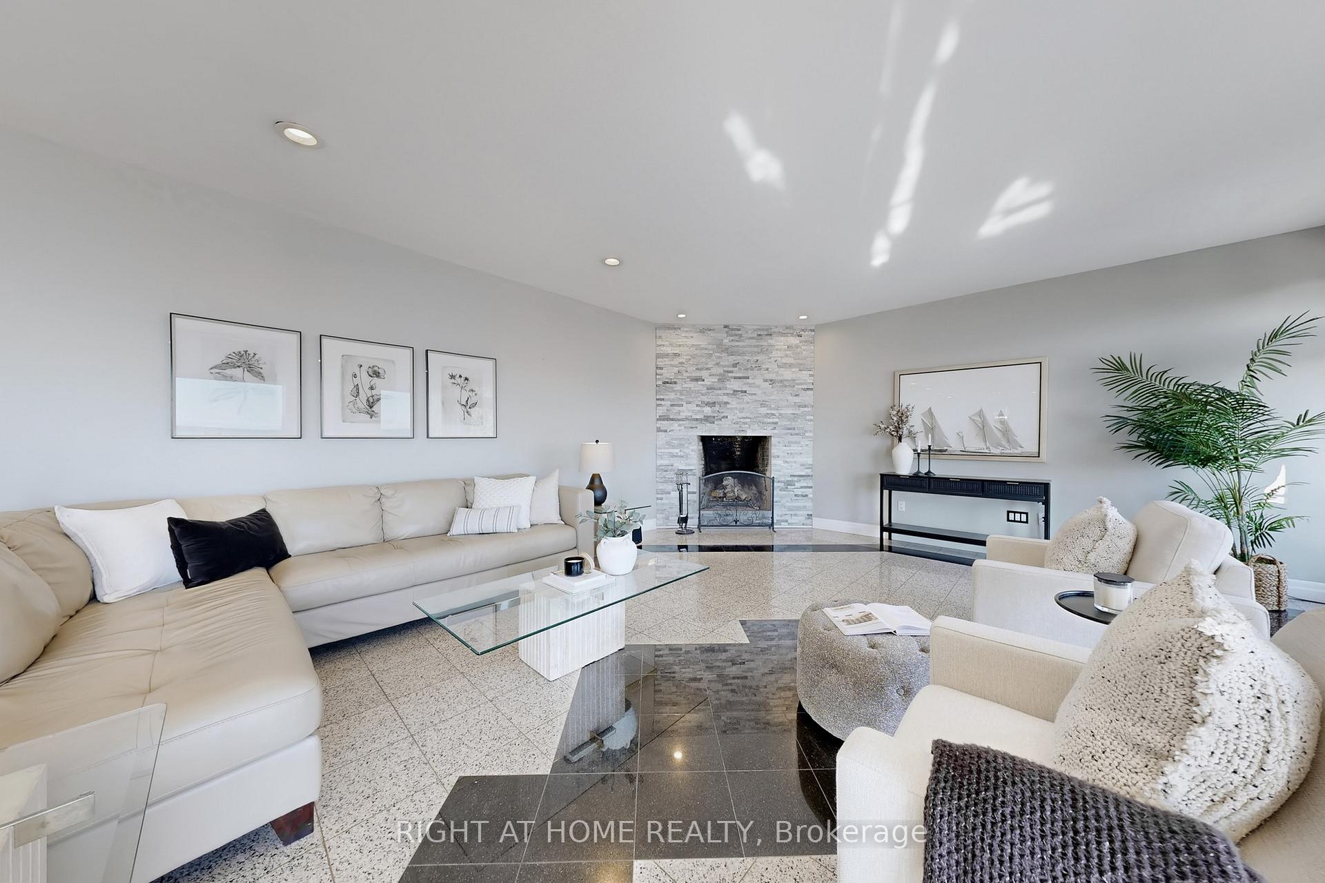 Photo 16 of 26 Ontoro Boulevard, Ajax, South East — HOMEH