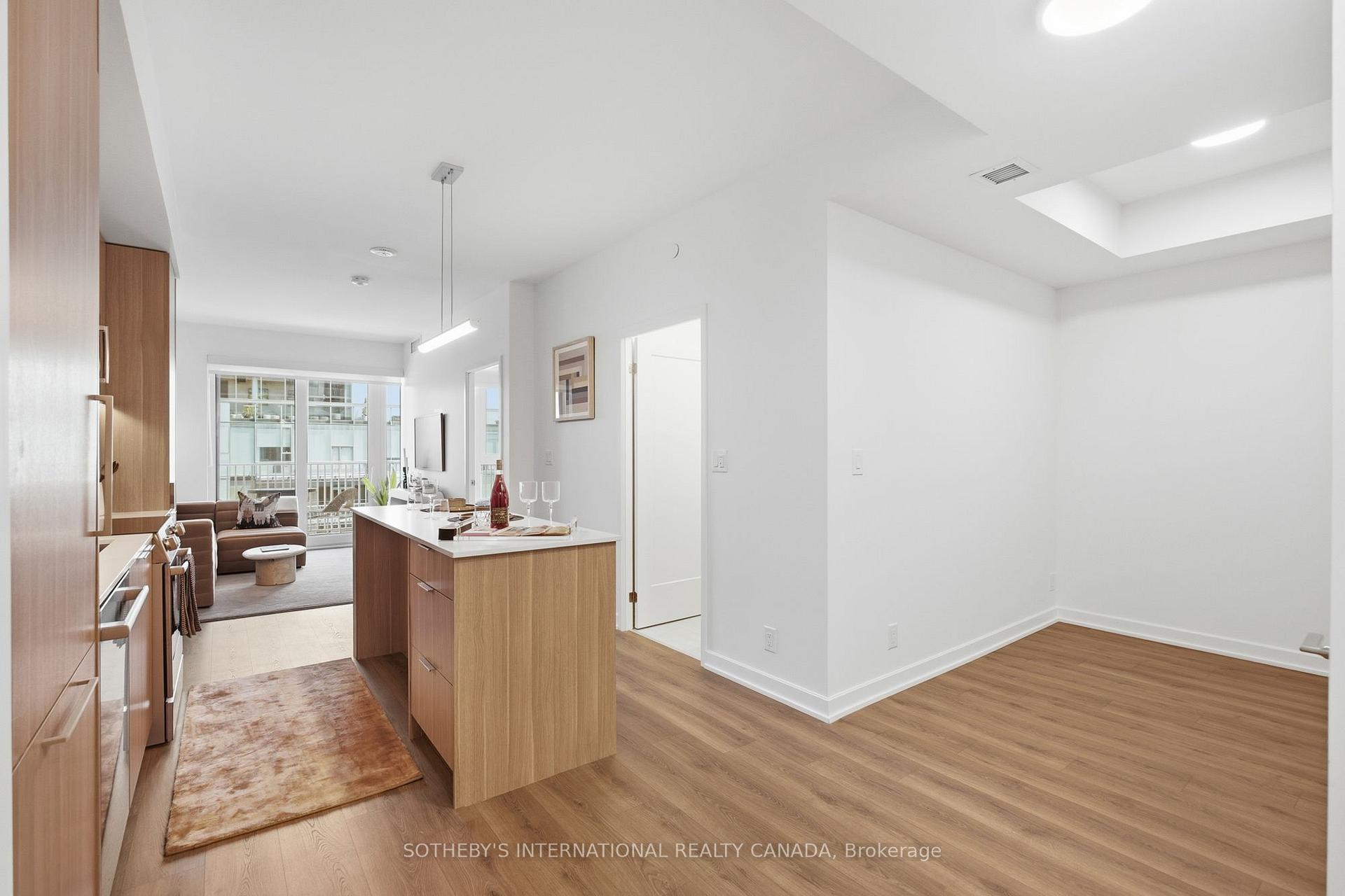 Photo 4 of Unit 1707, 88 Bathurst Street, Toronto, Niagara — HOMEH