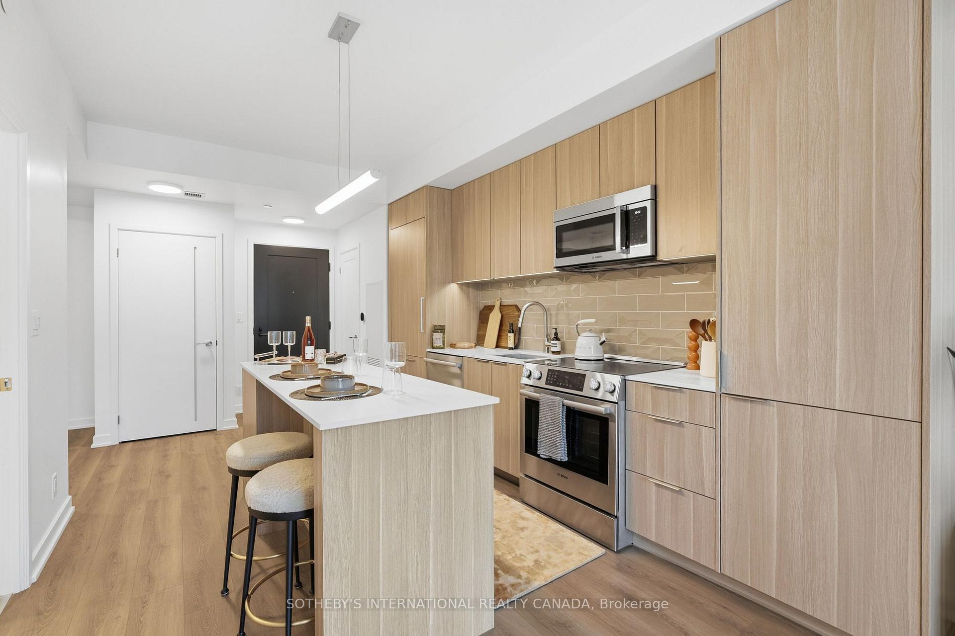 Photo 6 of Unit 1707, 88 Bathurst Street, Toronto, Niagara — HOMEH