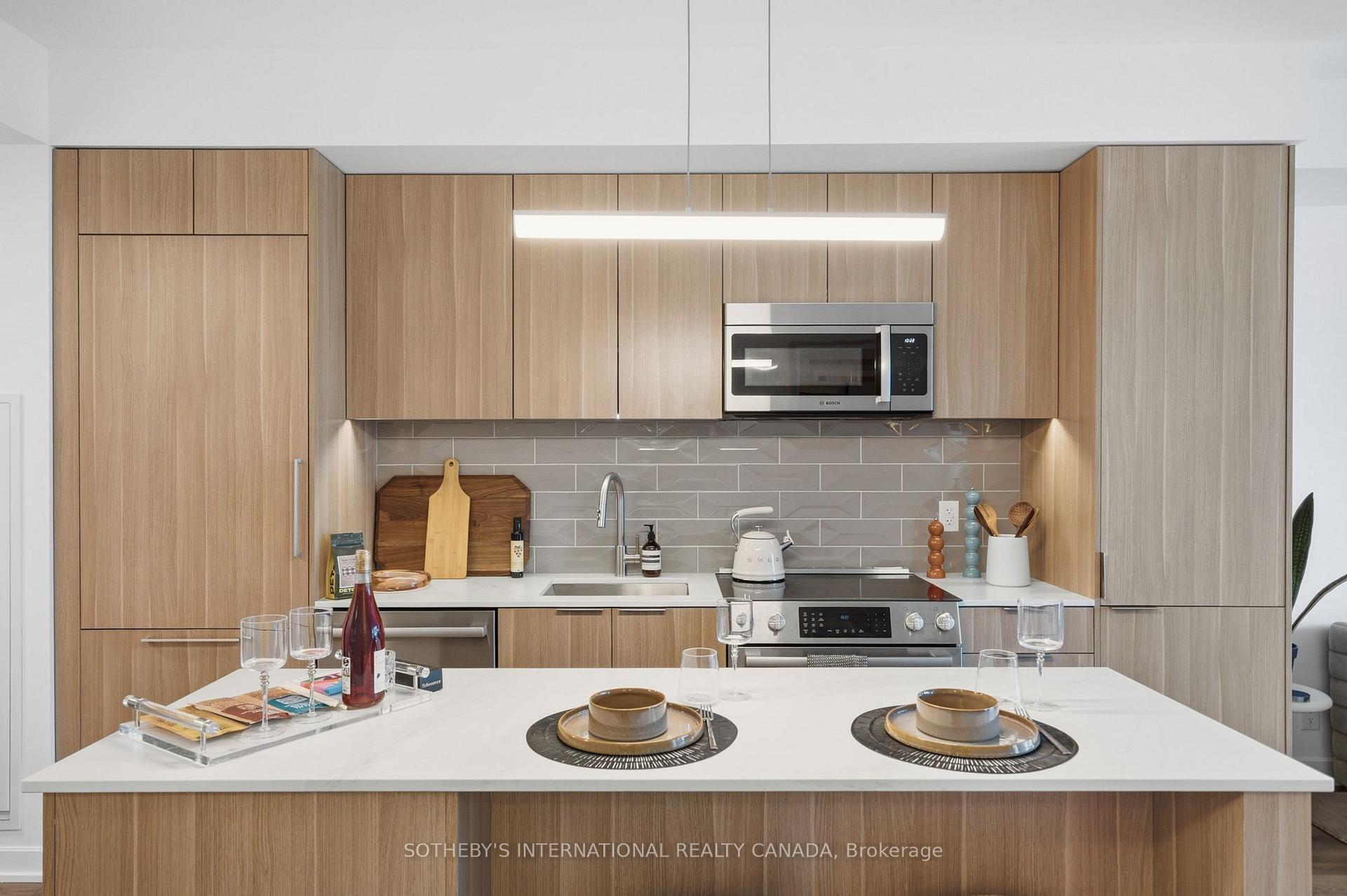 Photo 9 of Unit 1707, 88 Bathurst Street, Toronto, Niagara — HOMEH