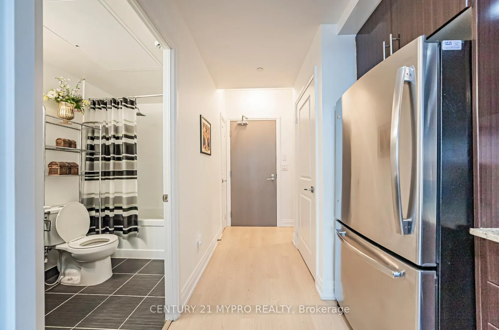 Photo 3 of Unit 903, 7165 Yonge Street, Markham, Grandview — HOMEH