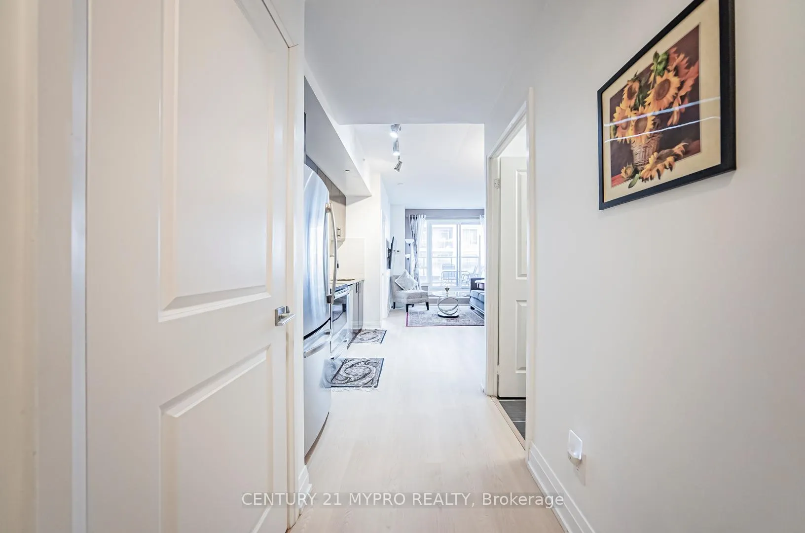 Photo 4 of Unit 903, 7165 Yonge Street, Markham, Grandview — HOMEH