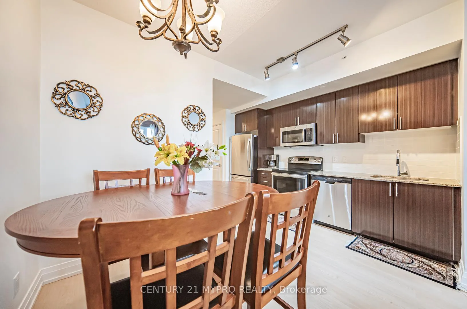 Photo 10 of Unit 903, 7165 Yonge Street, Markham, Grandview — HOMEH