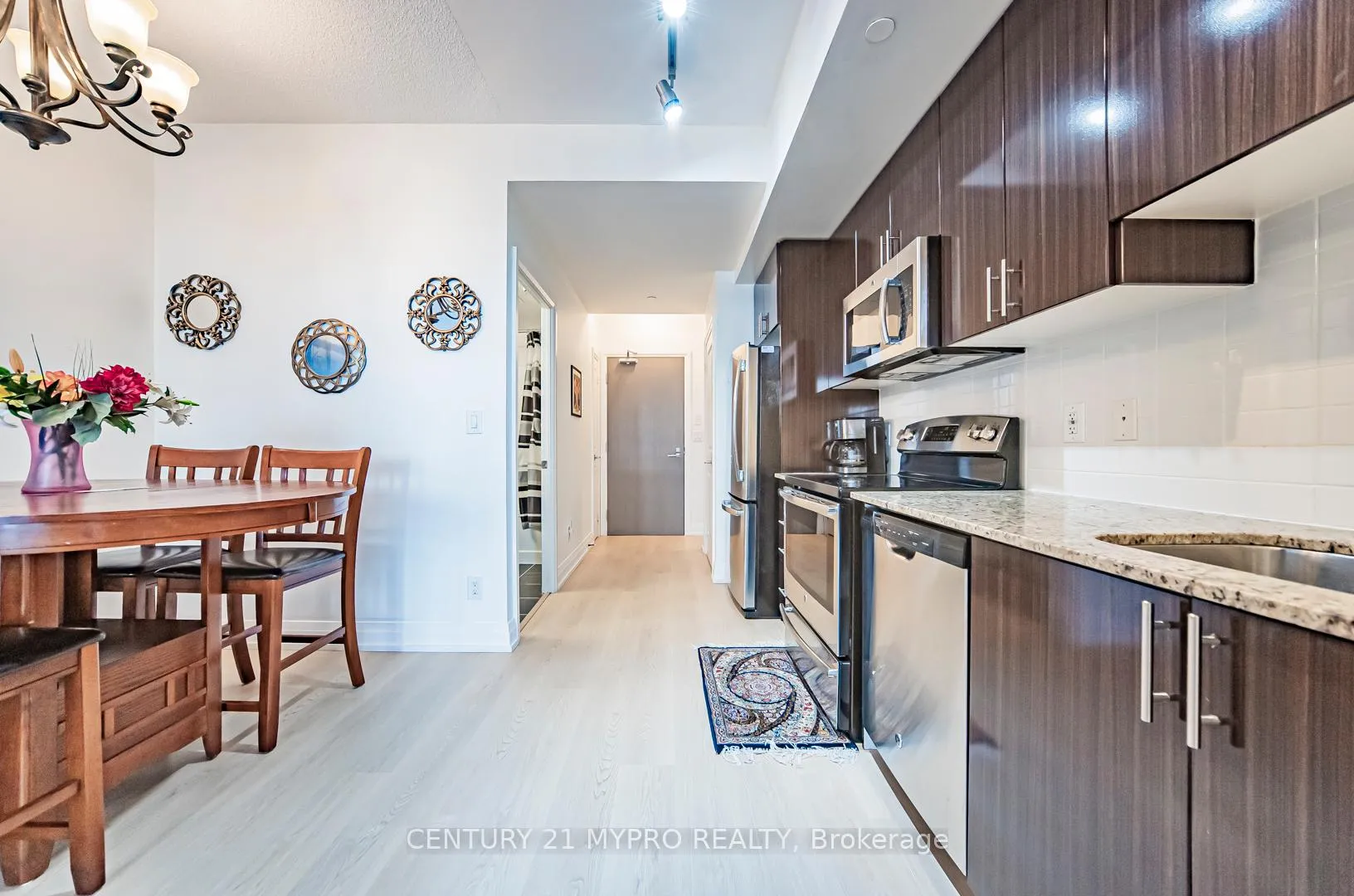 Photo 11 of Unit 903, 7165 Yonge Street, Markham, Grandview — HOMEH