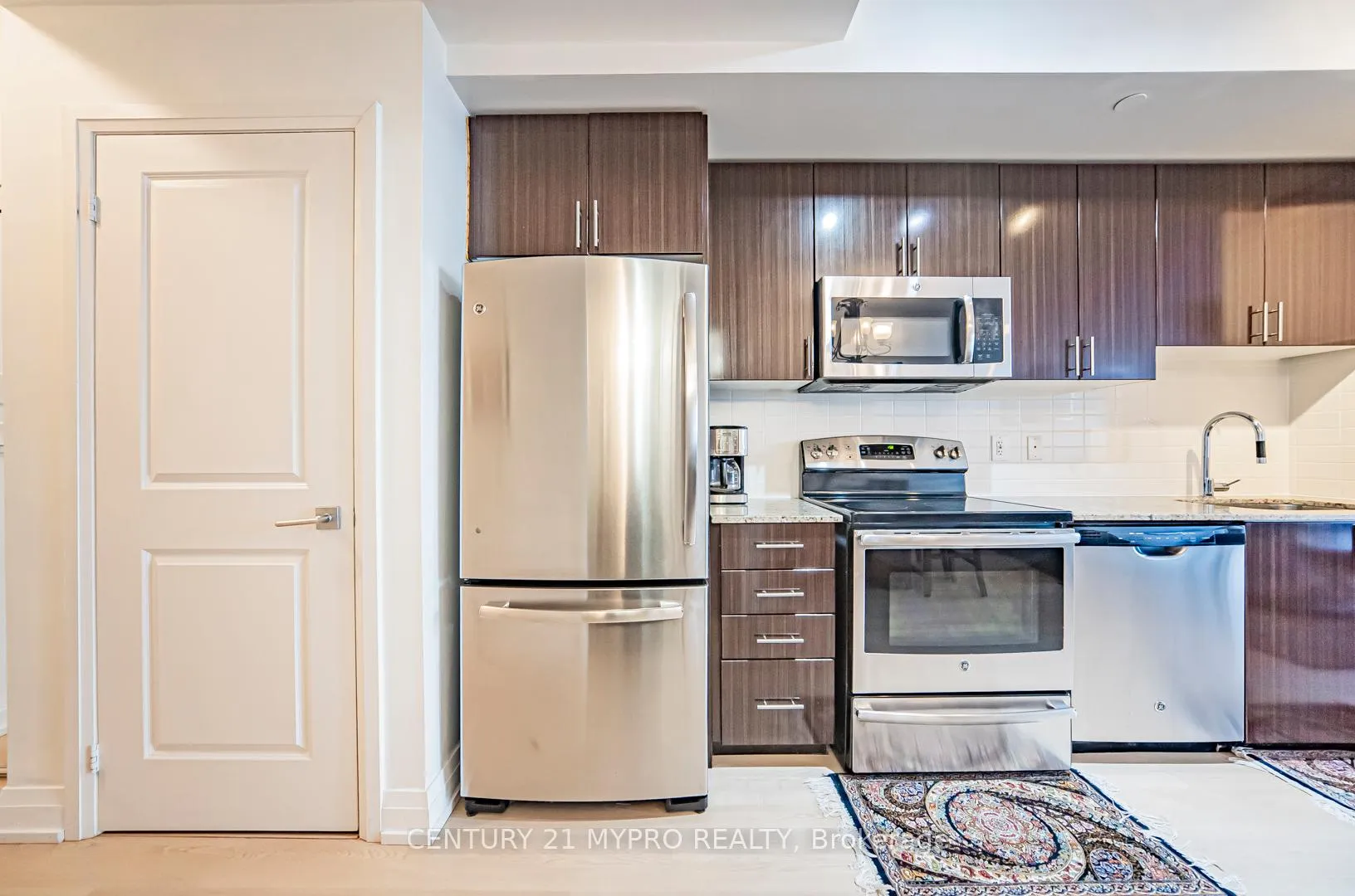 Photo 13 of Unit 903, 7165 Yonge Street, Markham, Grandview — HOMEH