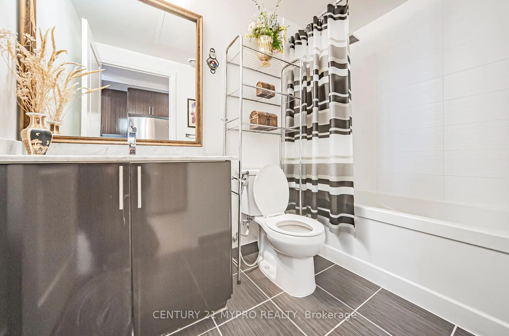 Photo 16 of Unit 903, 7165 Yonge Street, Markham, Grandview — HOMEH