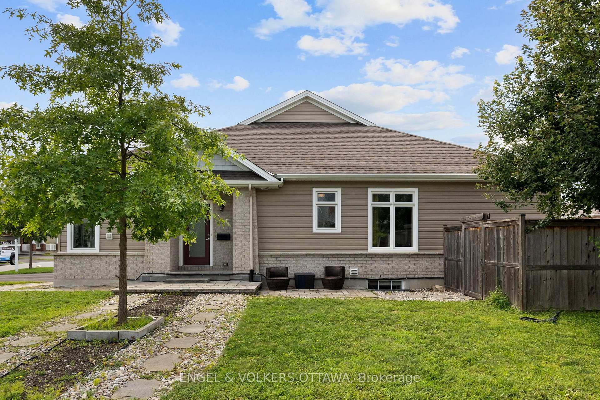 Photo 2 of 538 Silverbell Crescent, Ottawa, Blossom Park/Kemp Park/Findlay Creek — HOMEH