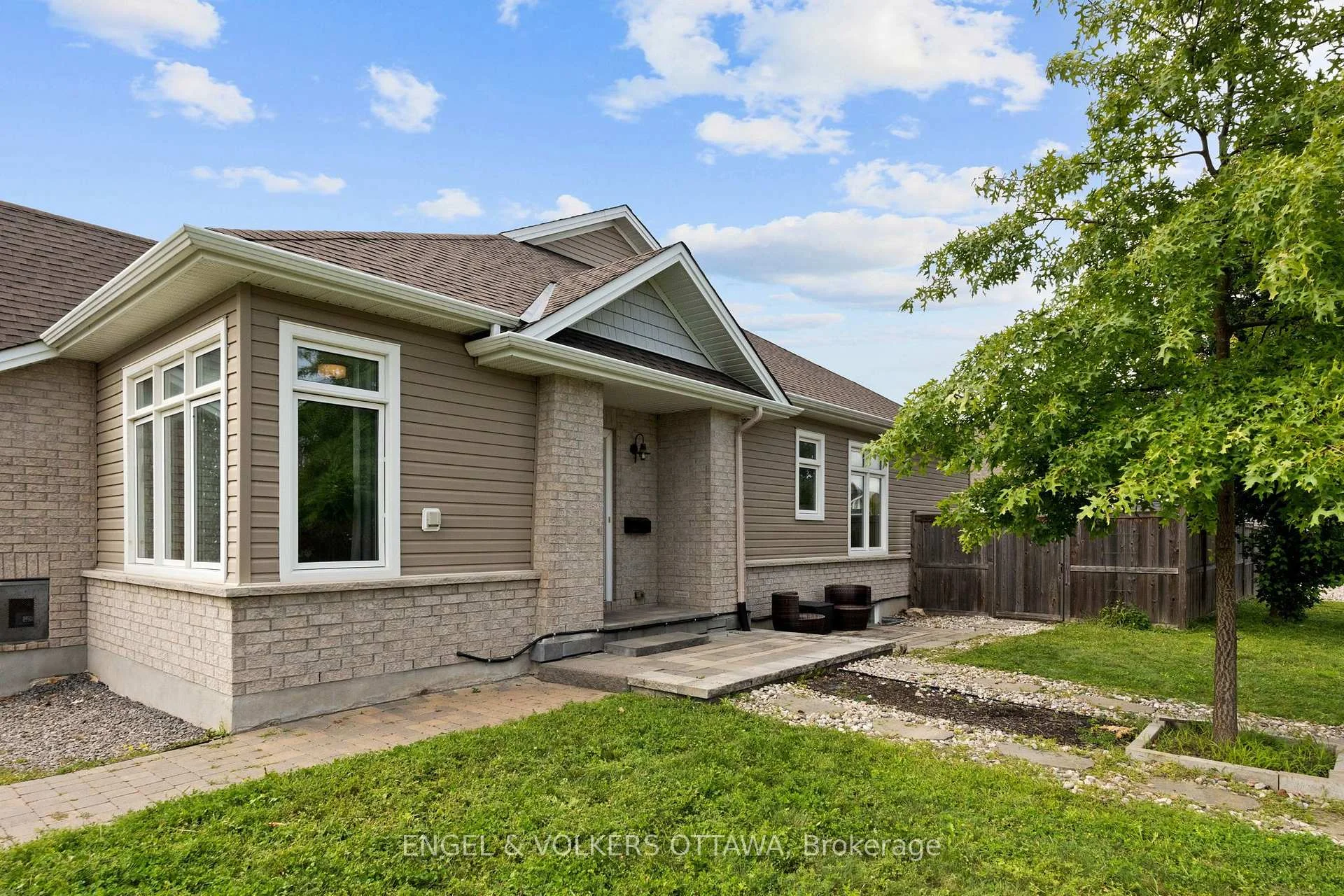 Photo 4 of 538 Silverbell Crescent, Ottawa, Blossom Park/Kemp Park/Findlay Creek — HOMEH