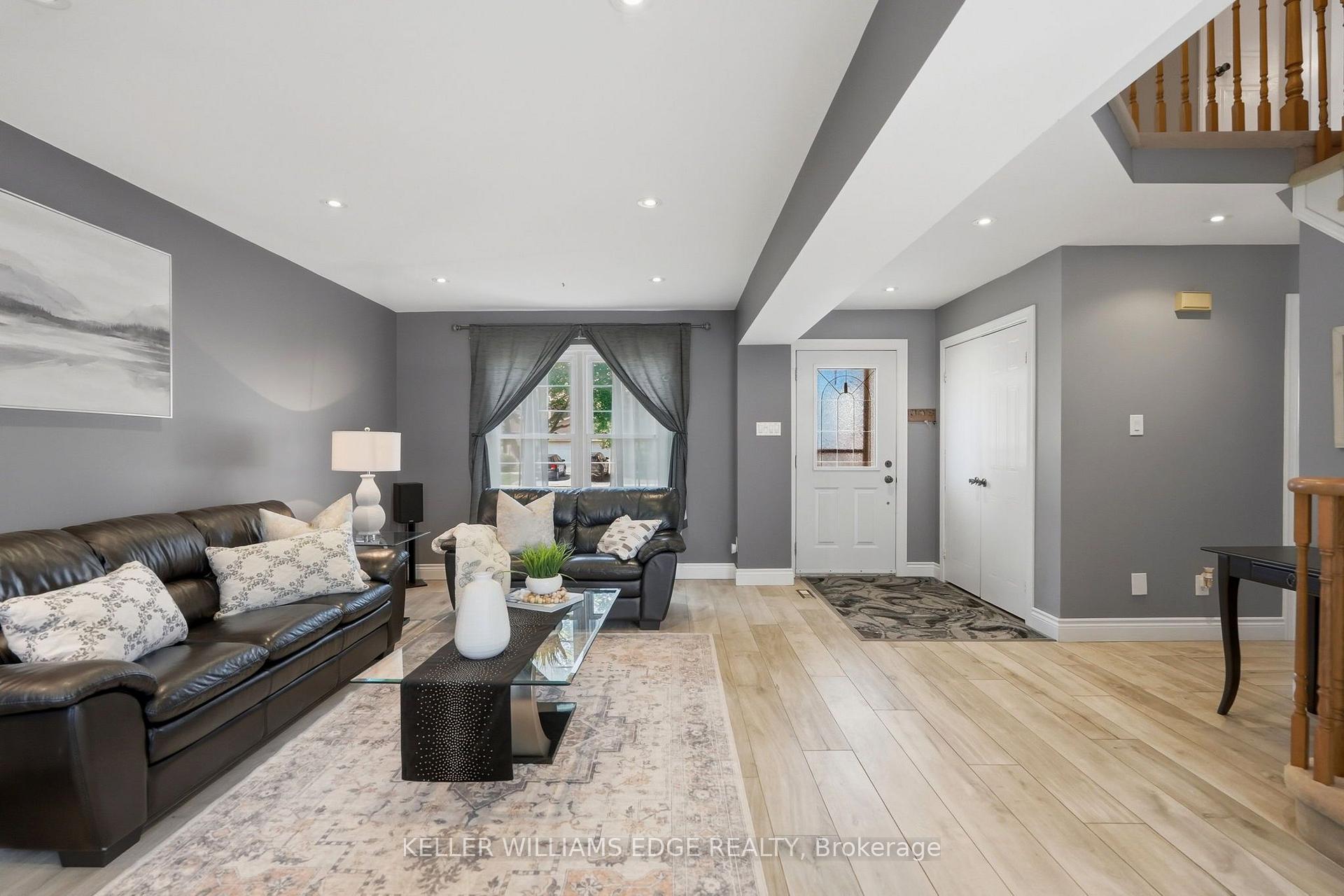 Photo 3 of 2055 Hunters Wood Drive, Burlington, Headon — HOMEH