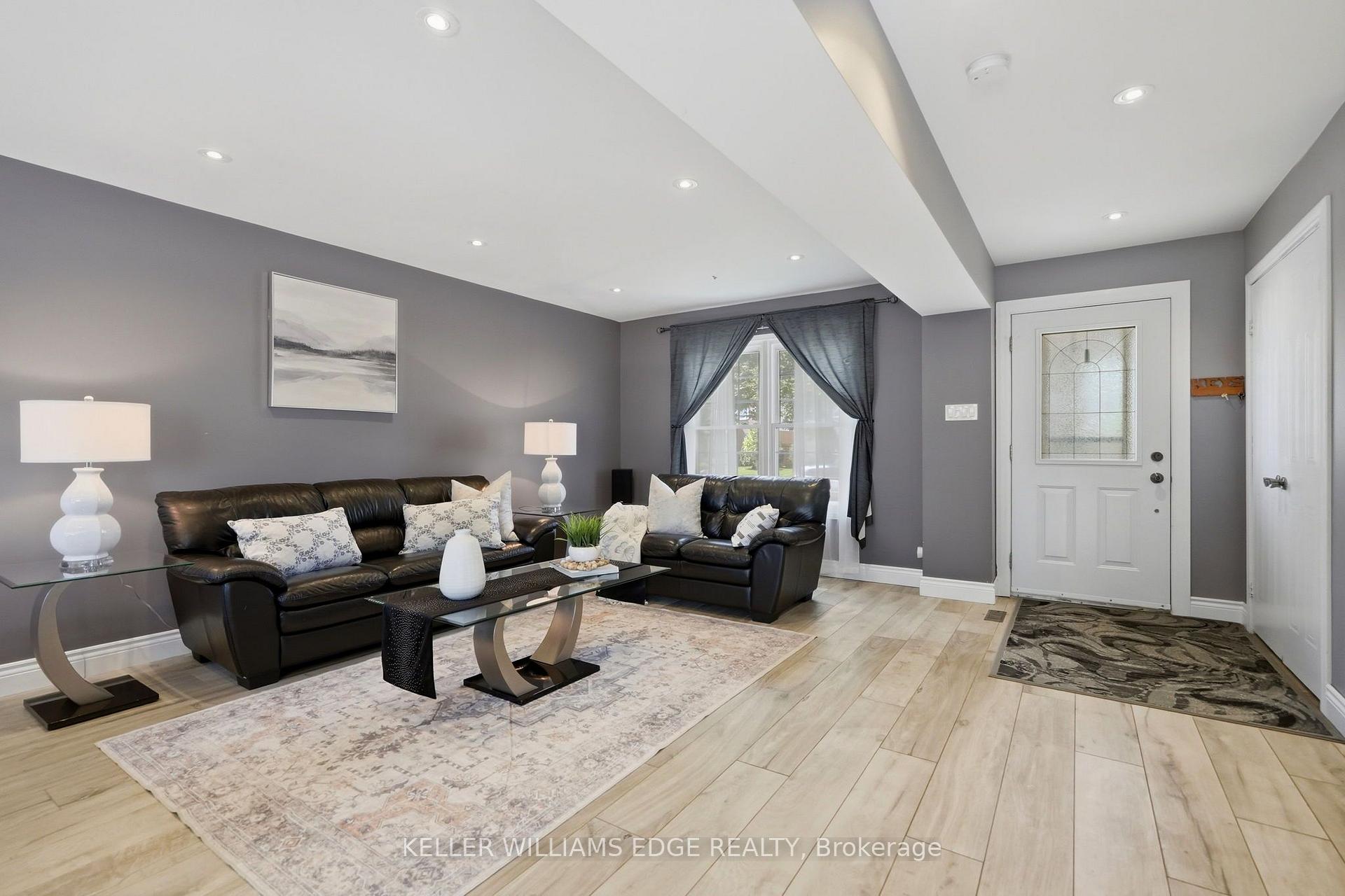 Photo 4 of 2055 Hunters Wood Drive, Burlington, Headon — HOMEH