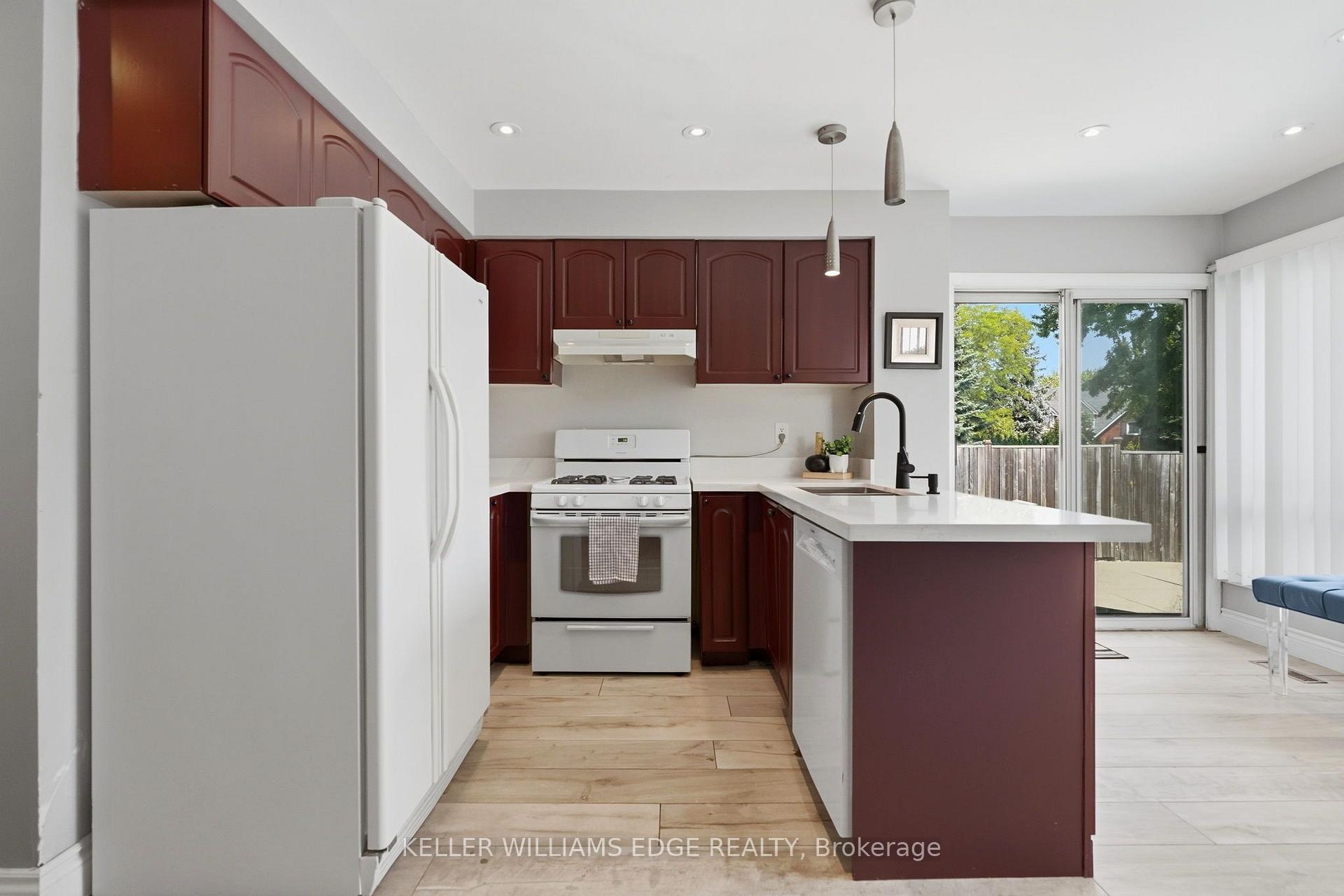 Photo 11 of 2055 Hunters Wood Drive, Burlington, Headon — HOMEH