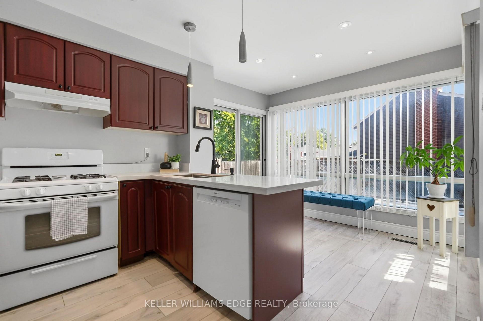 Photo 12 of 2055 Hunters Wood Drive, Burlington, Headon — HOMEH
