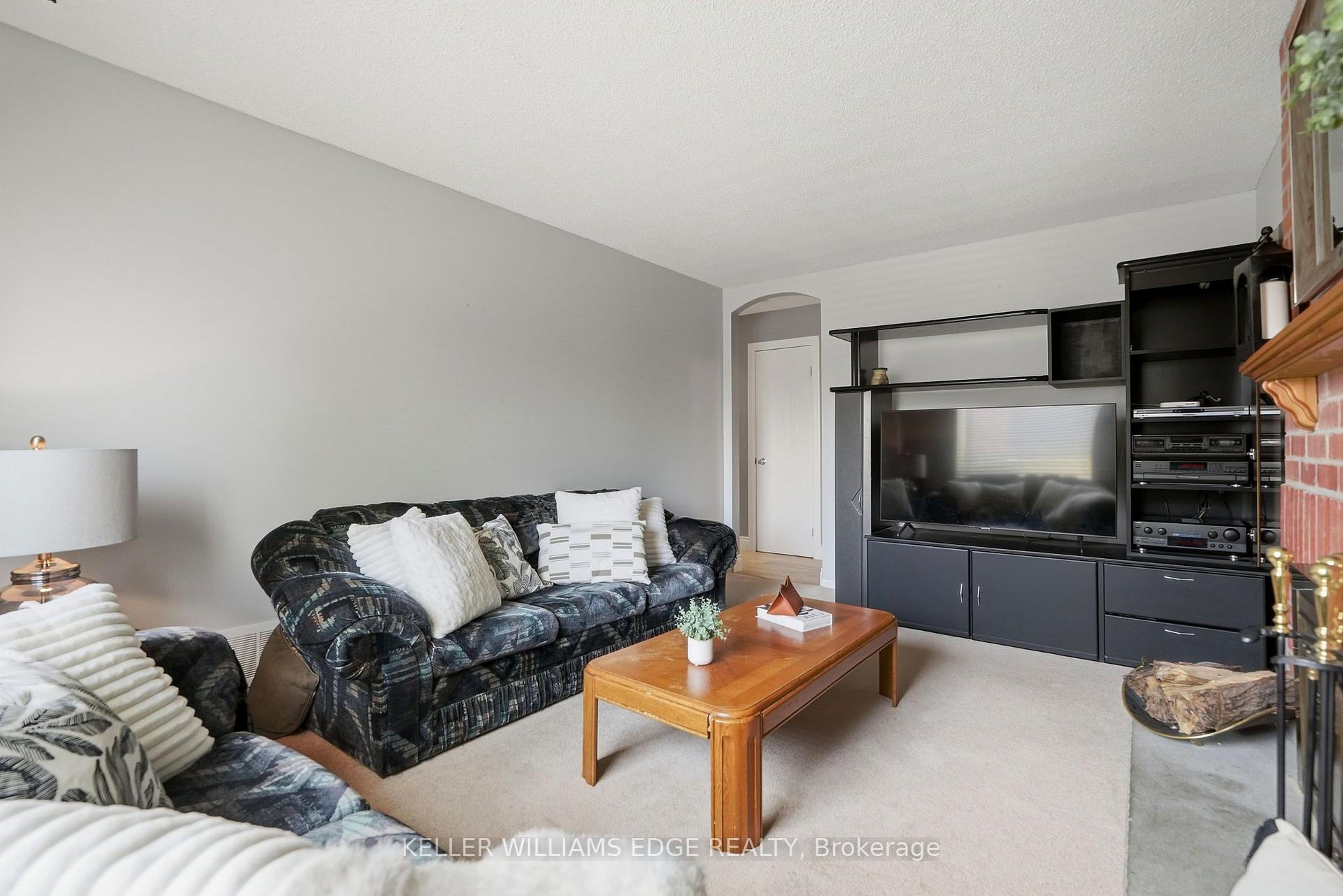 Photo 16 of 2055 Hunters Wood Drive, Burlington, Headon — HOMEH