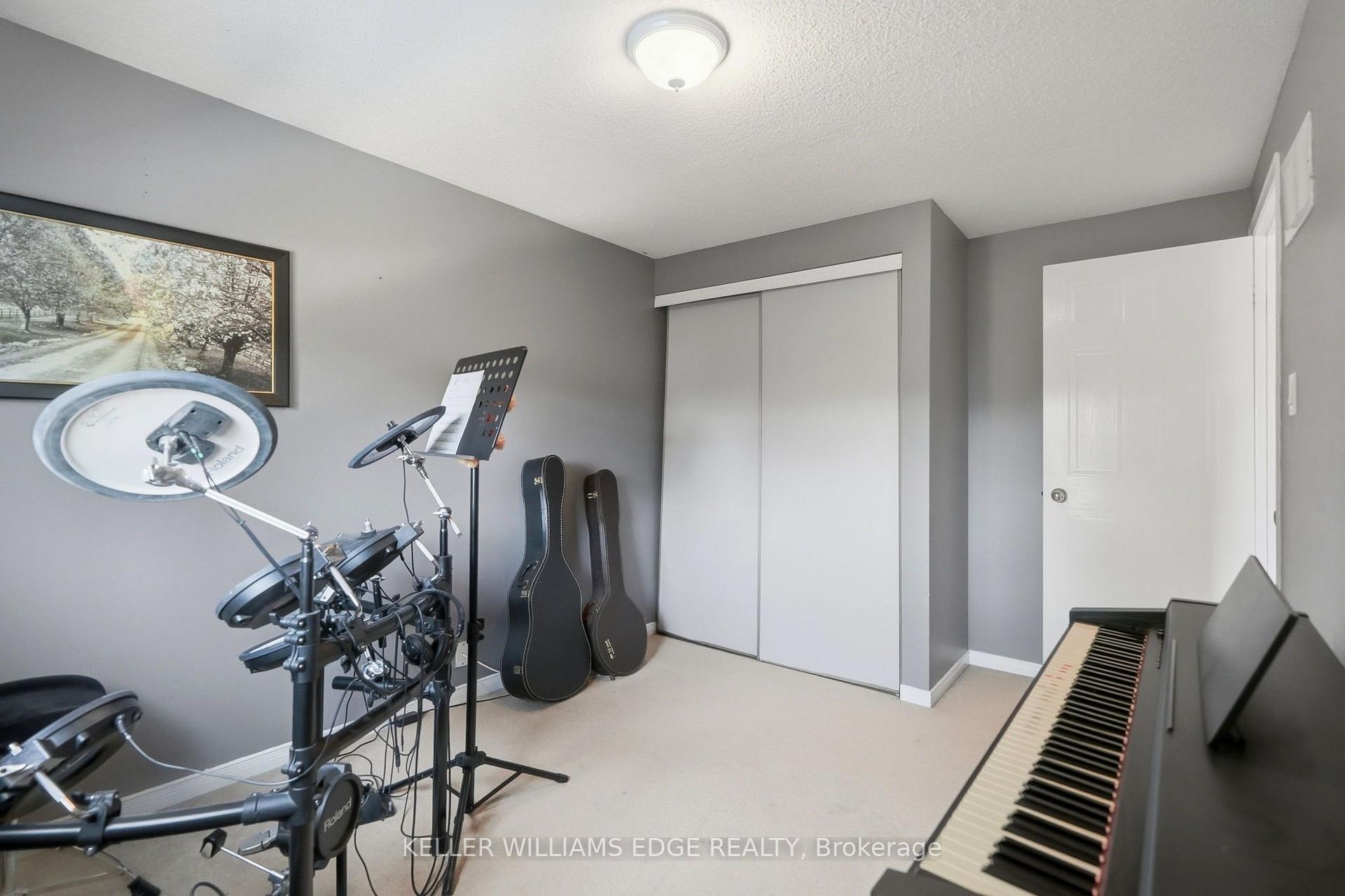 Photo 33 of 2055 Hunters Wood Drive, Burlington, Headon — HOMEH