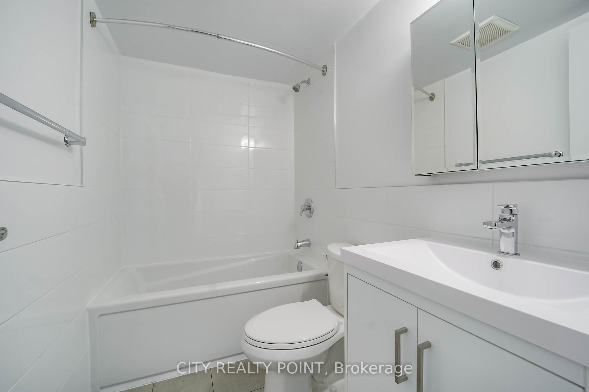 Photo 6 of Unit 2513, 33 Isabella Street, Toronto, Church-Yonge Corridor — HOMEH