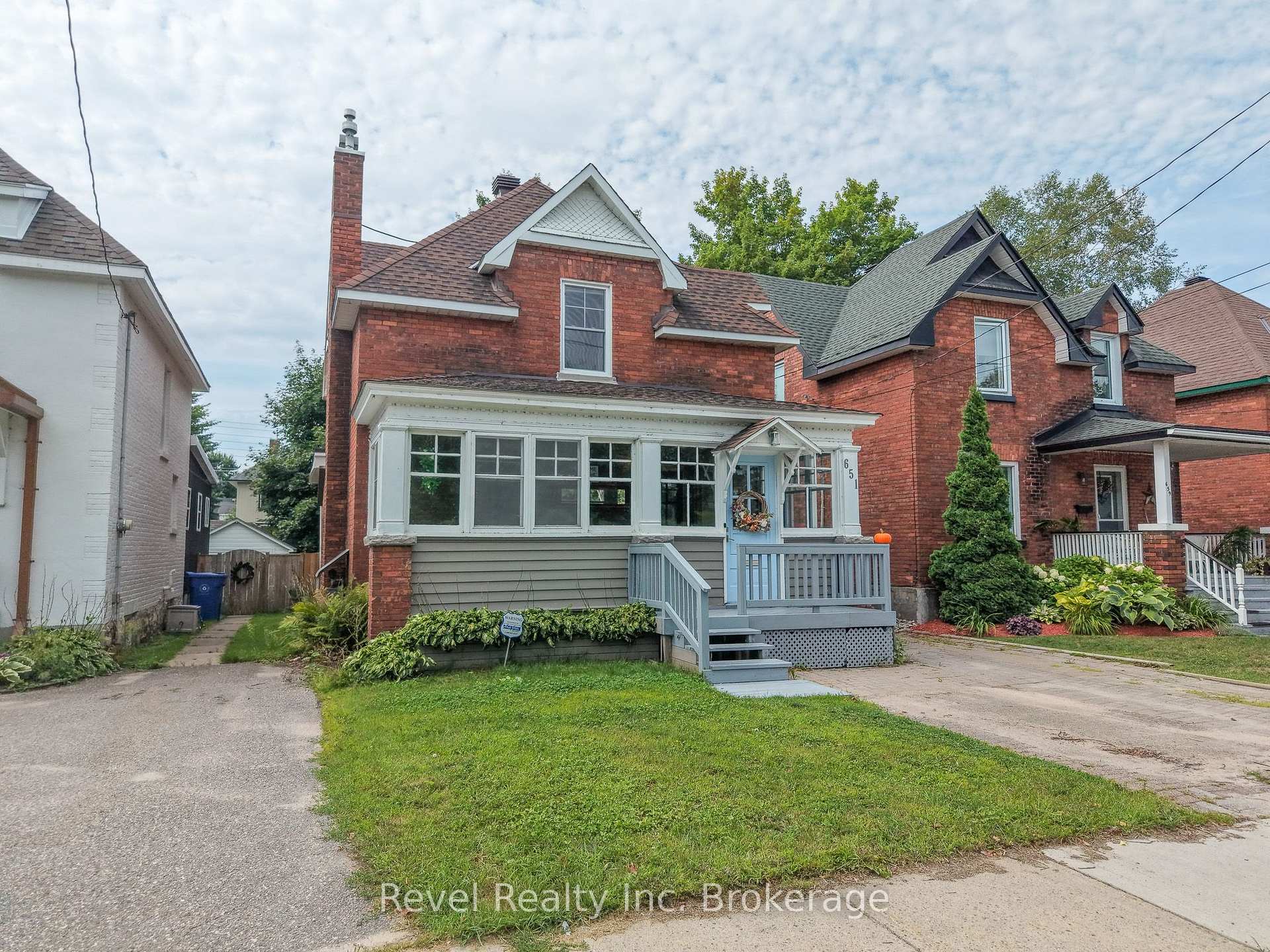 Photo of 651 Jane Street