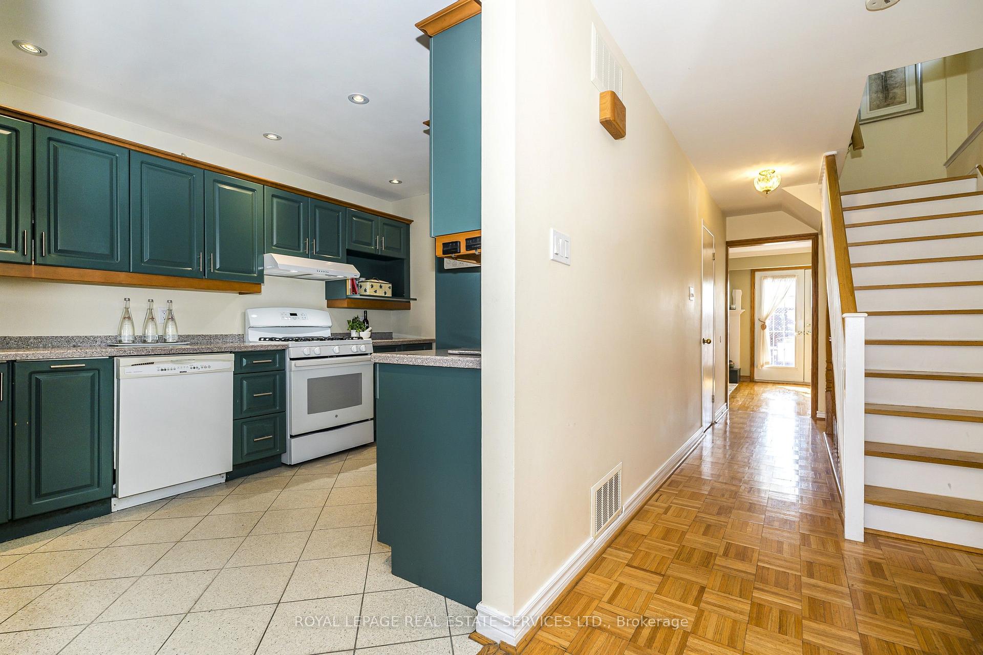 Photo 4 of Unit 3, 336 Queen Street S, Mississauga, Streetsville — HOMEH