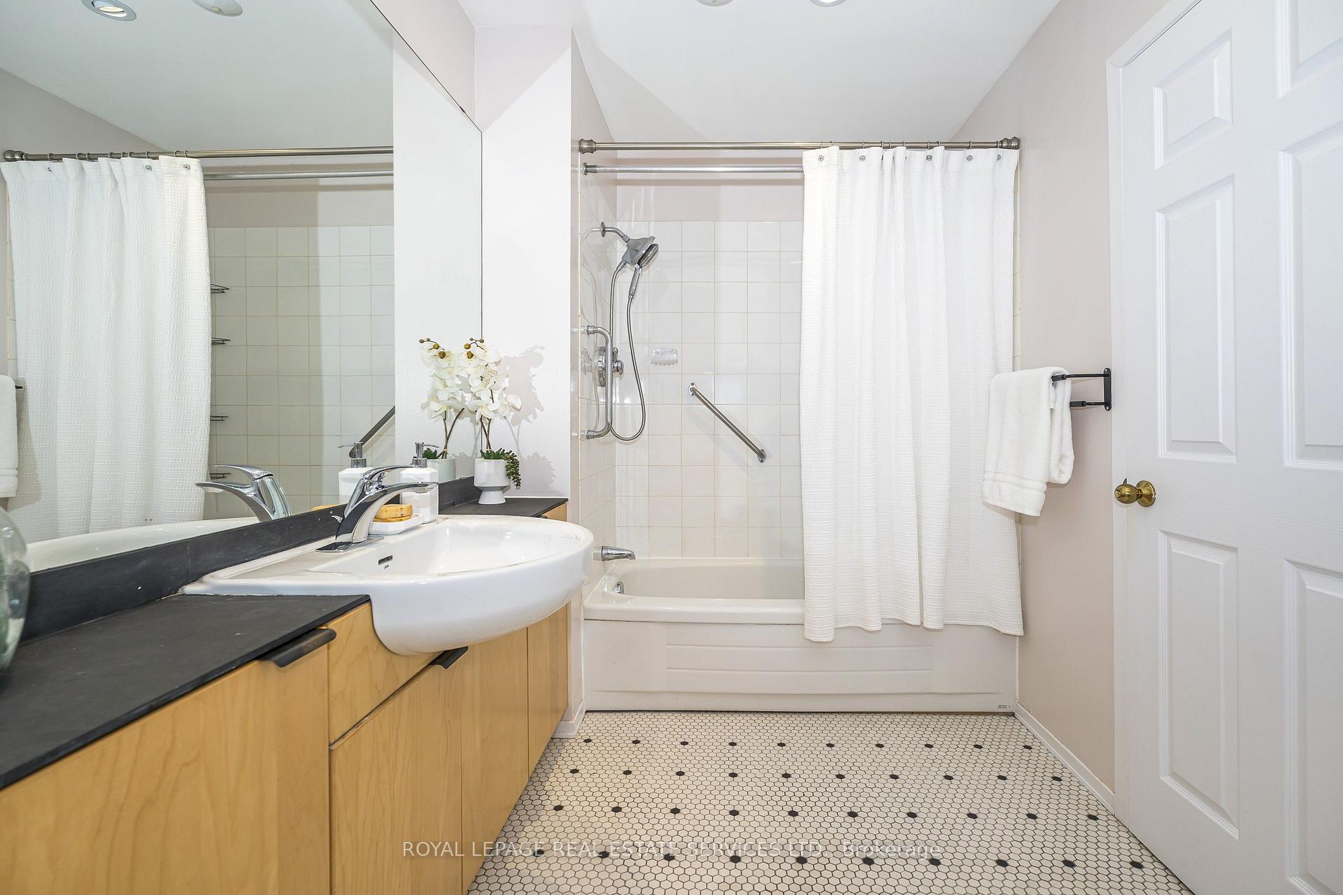 Photo 19 of Unit 3, 336 Queen Street S, Mississauga, Streetsville — HOMEH
