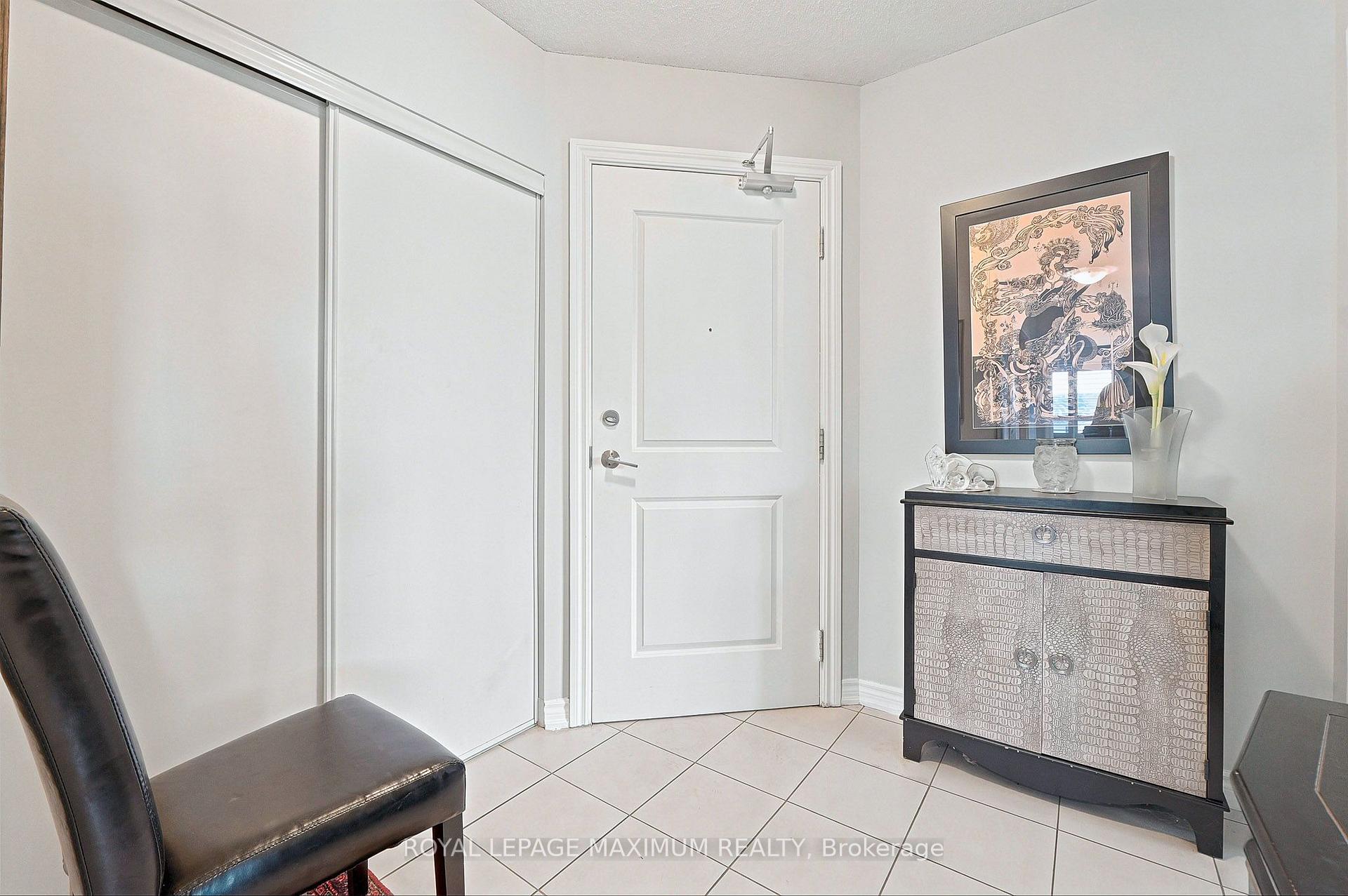 Photo 4 of Unit 402, 7730 Kipling Avenue, Vaughan, Vaughan Grove — HOMEH
