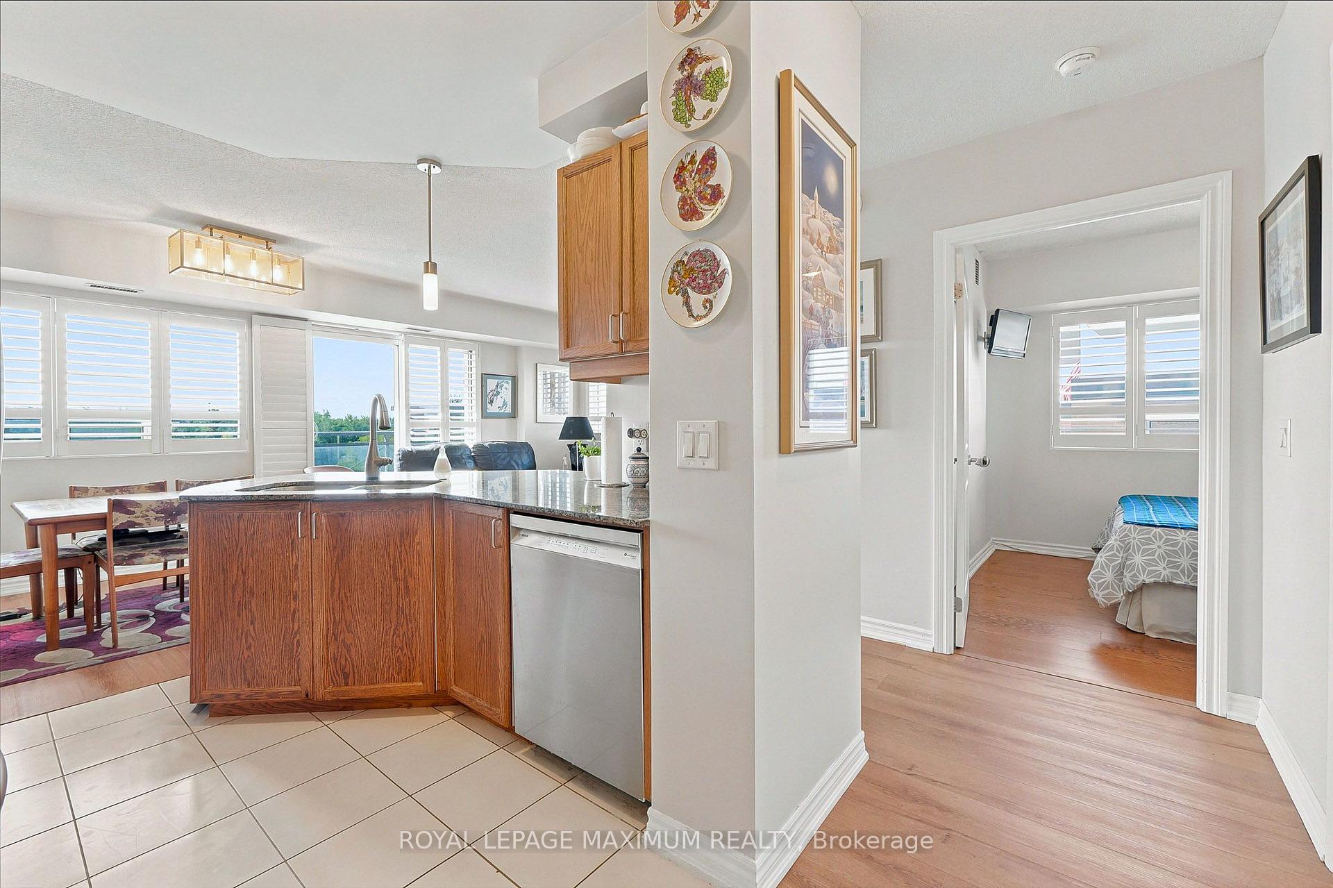 Photo 5 of Unit 402, 7730 Kipling Avenue, Vaughan, Vaughan Grove — HOMEH