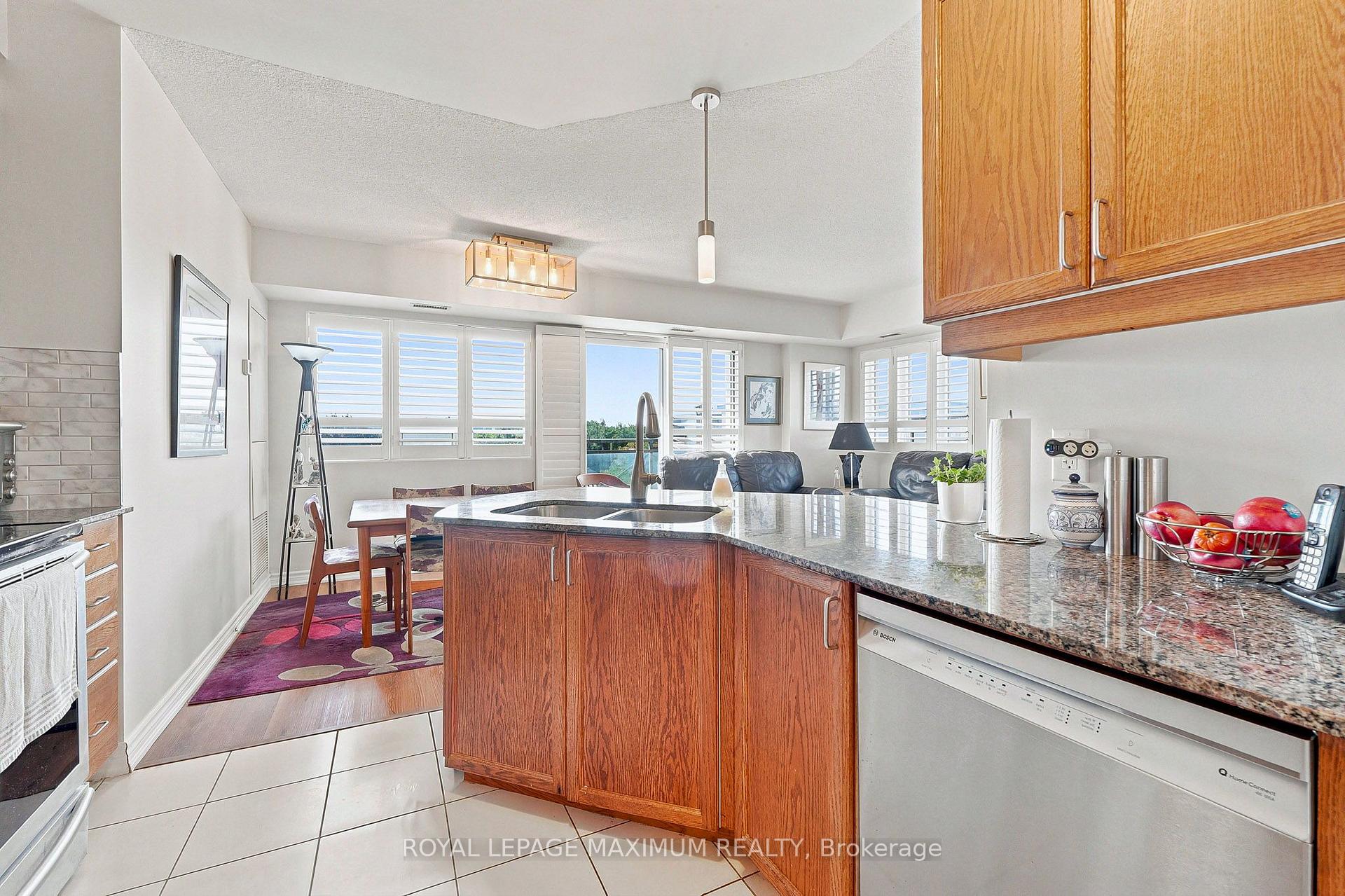 Photo 6 of Unit 402, 7730 Kipling Avenue, Vaughan, Vaughan Grove — HOMEH