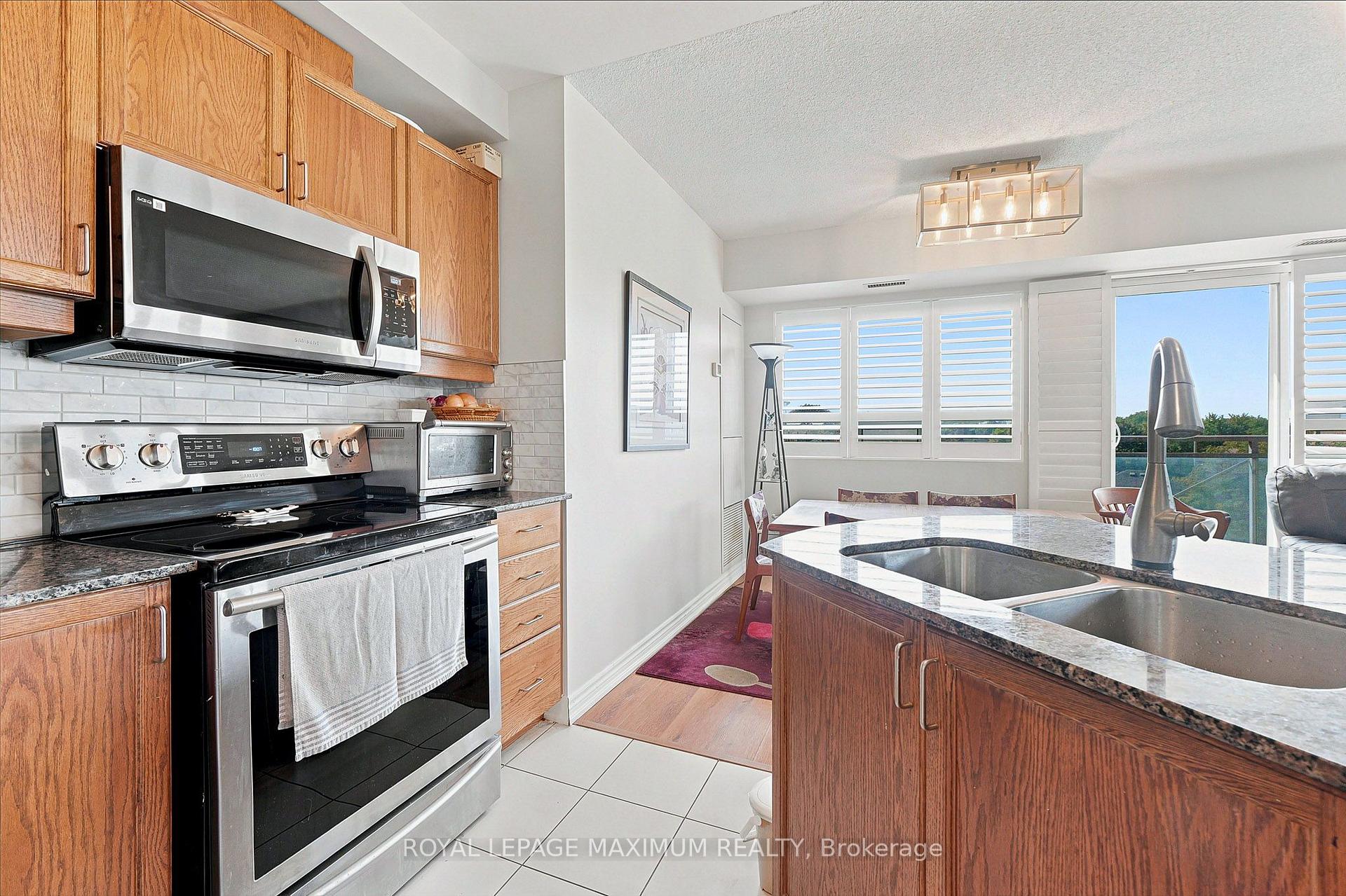 Photo 8 of Unit 402, 7730 Kipling Avenue, Vaughan, Vaughan Grove — HOMEH