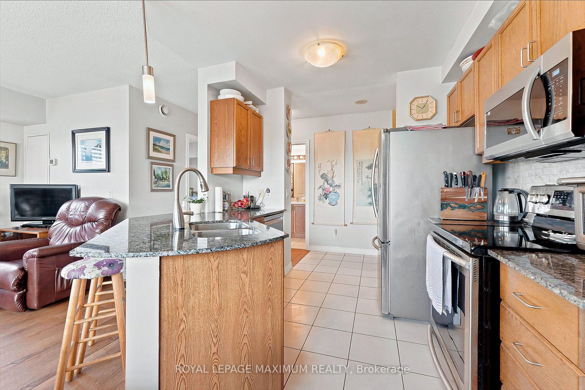 Photo 9 of Unit 402, 7730 Kipling Avenue, Vaughan, Vaughan Grove — HOMEH