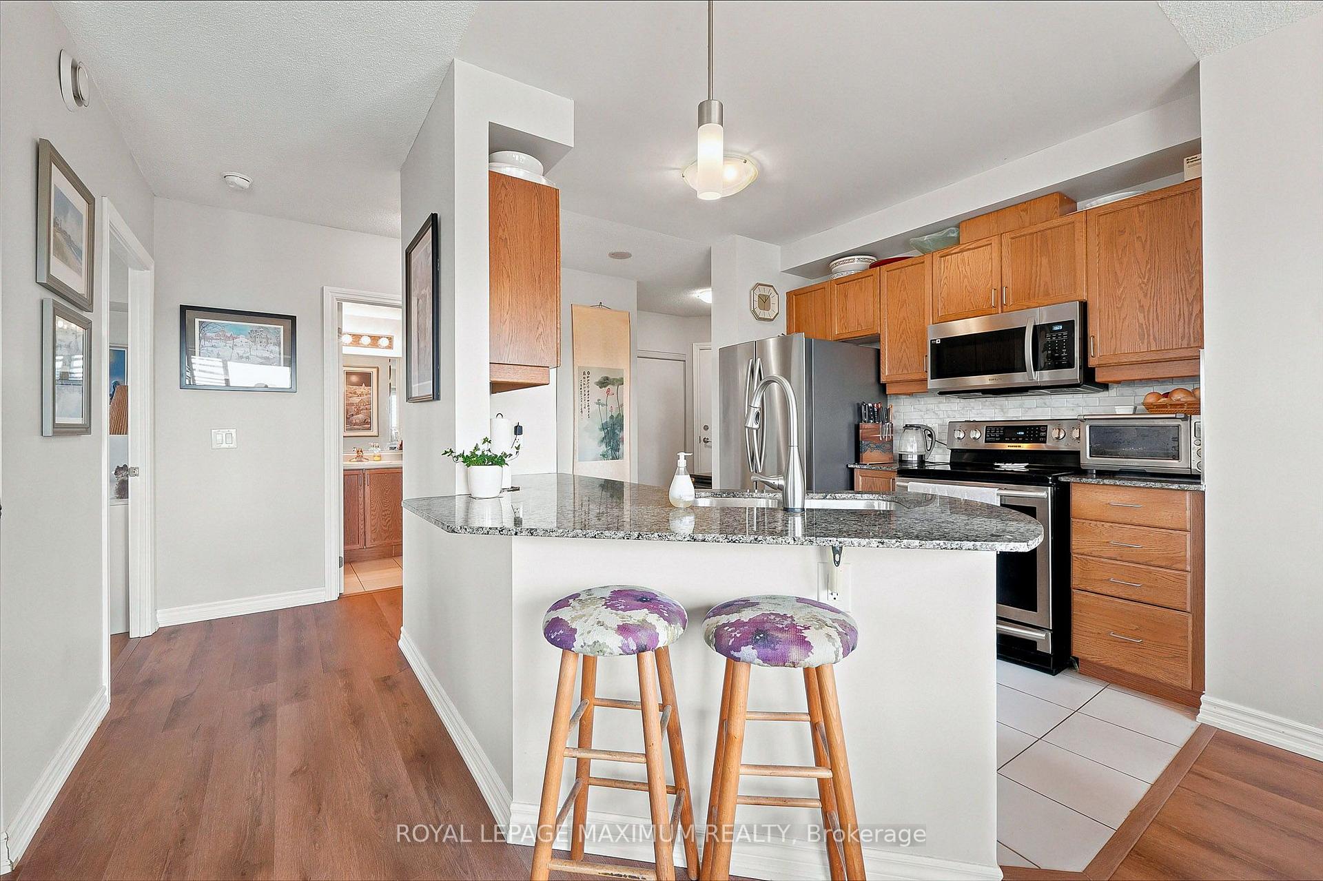 Photo 12 of Unit 402, 7730 Kipling Avenue, Vaughan, Vaughan Grove — HOMEH