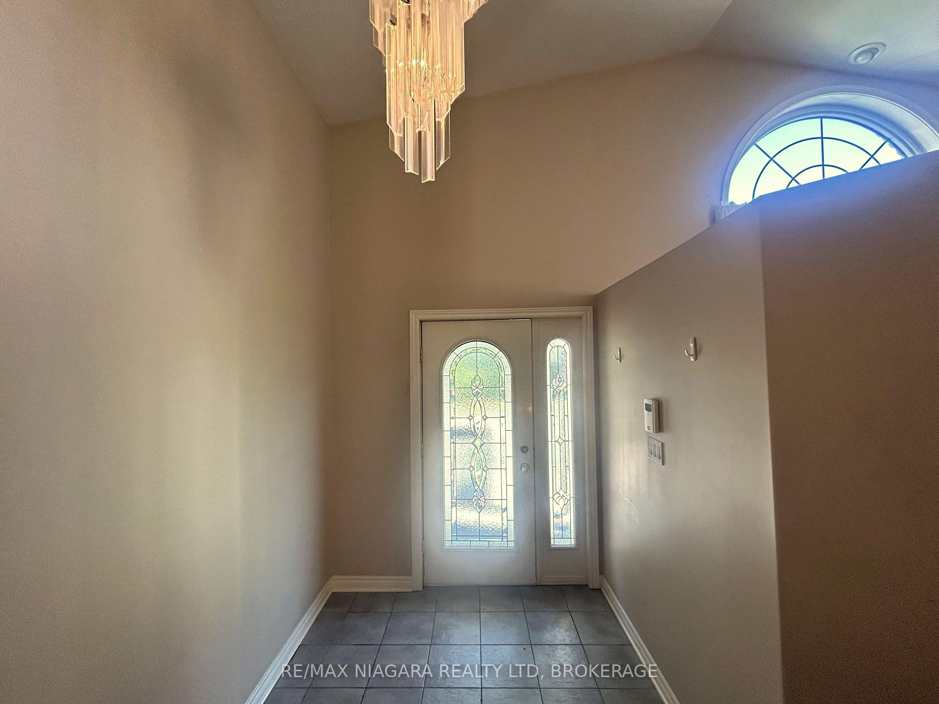 Photo 4 of Unit Unit # Main floor, 11 Ursula Avenue, St. Catharines, Burleigh Hill — HOMEH