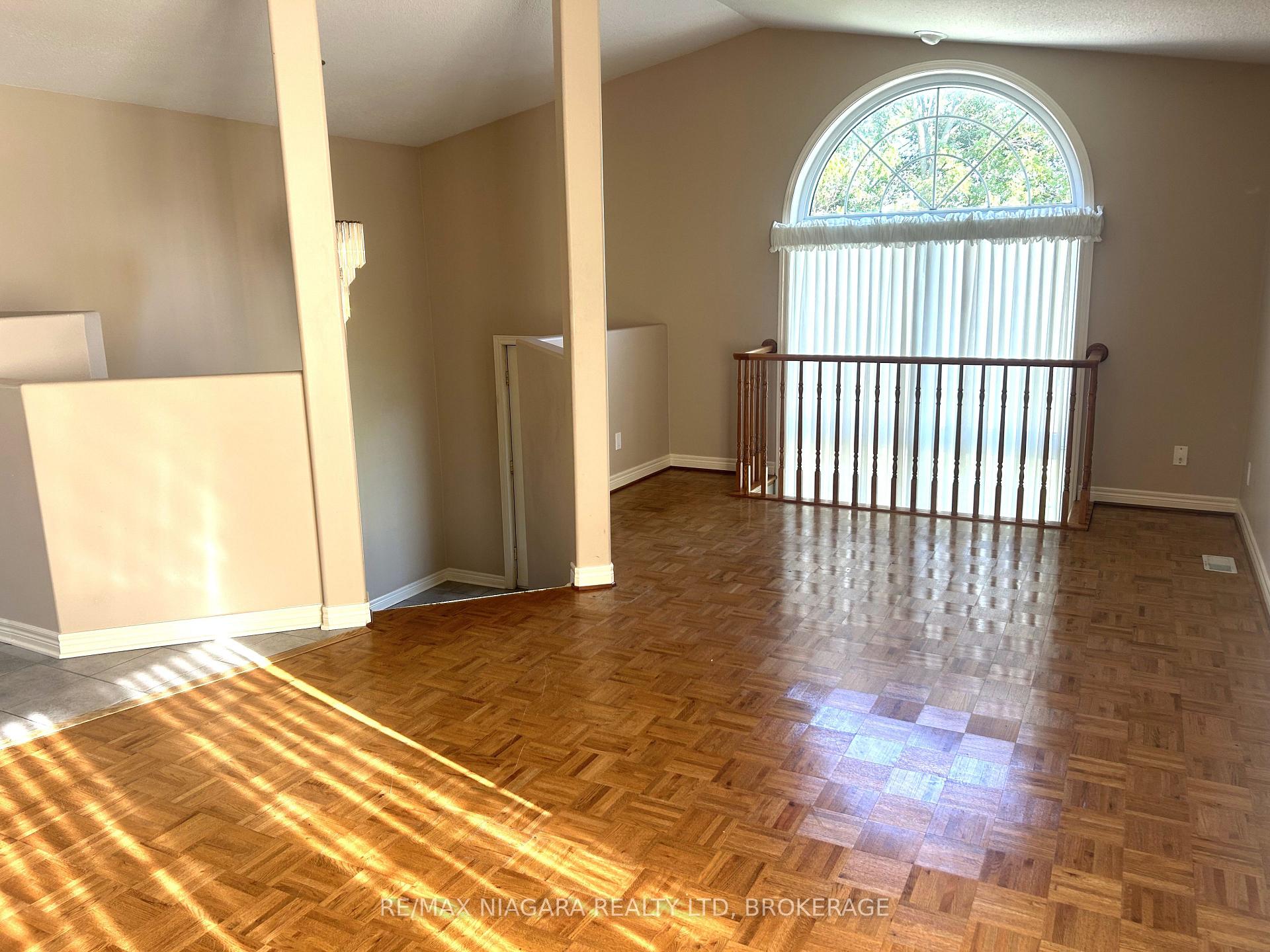 Photo 5 of Unit Unit # Main floor, 11 Ursula Avenue, St. Catharines, Burleigh Hill — HOMEH