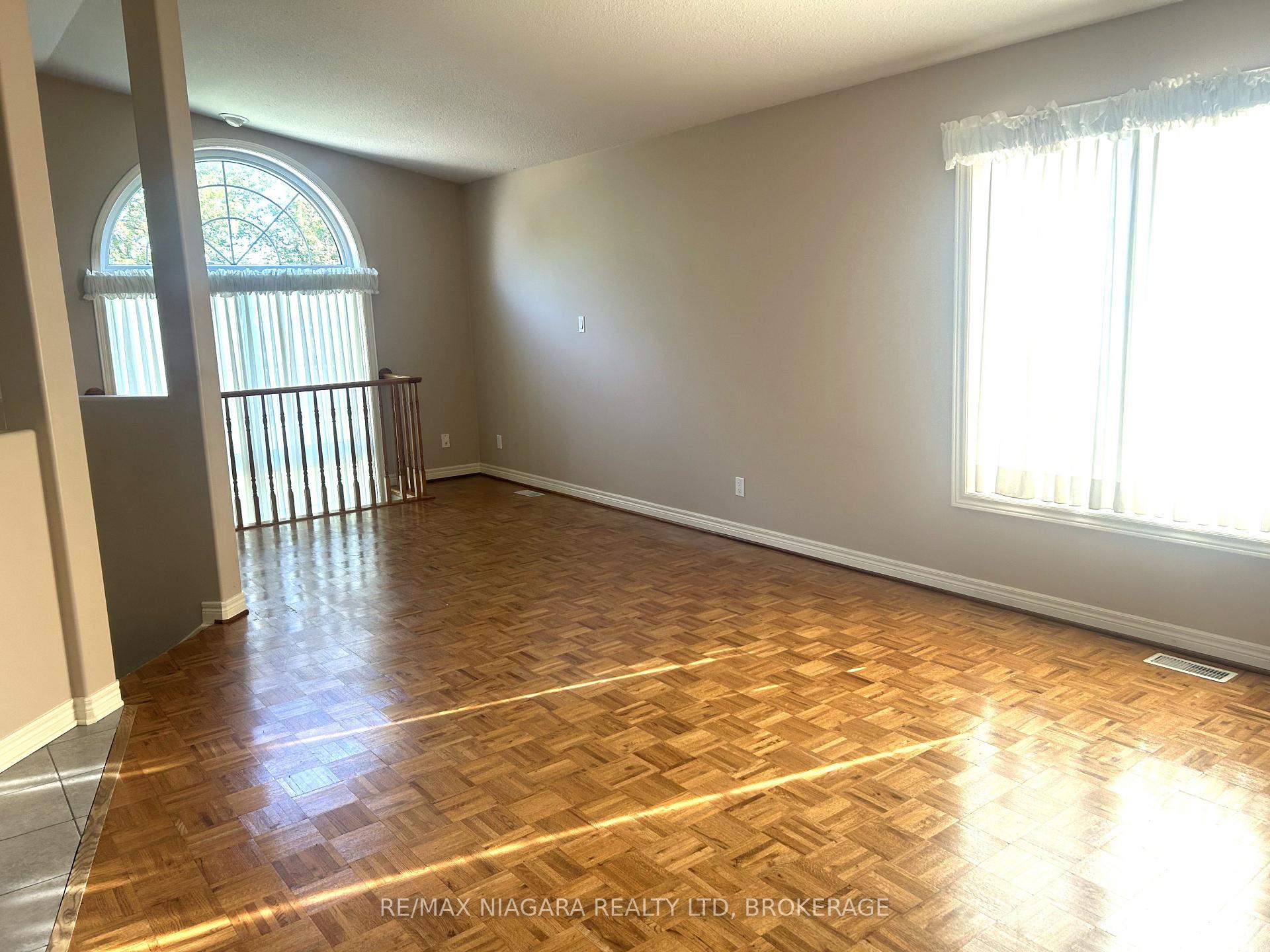 Photo 6 of Unit Unit # Main floor, 11 Ursula Avenue, St. Catharines, Burleigh Hill — HOMEH