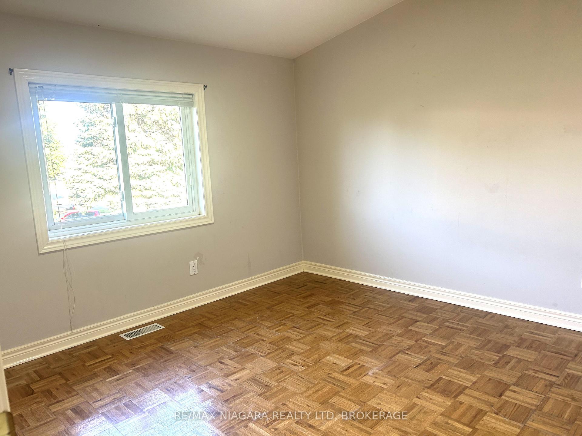 Photo 16 of Unit Unit # Main floor, 11 Ursula Avenue, St. Catharines, Burleigh Hill — HOMEH