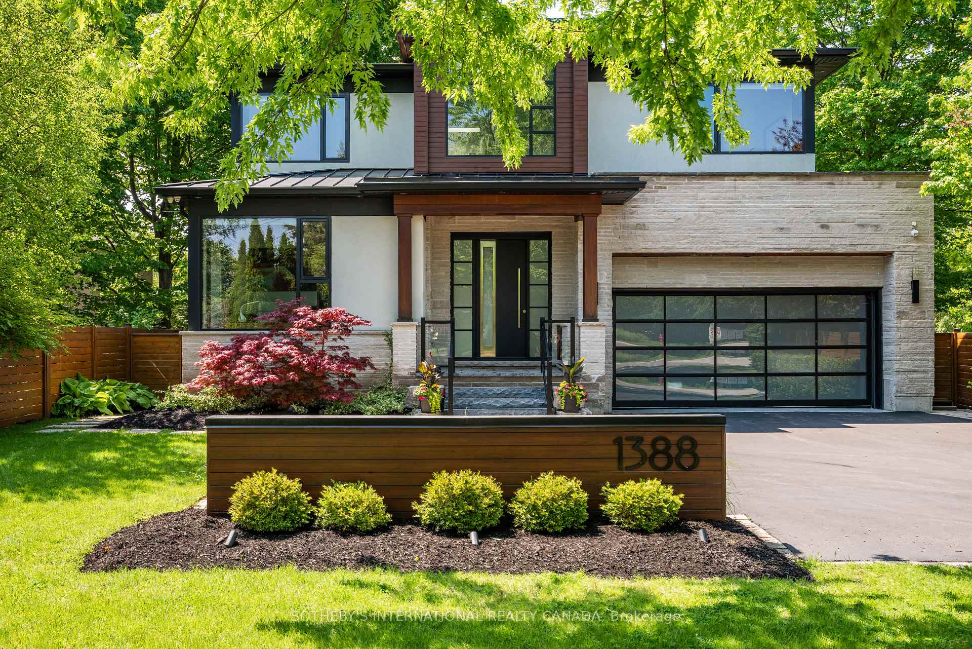 Photo 3 of 1388 Acton Crescent, Oakville, Morrison — HOMEH