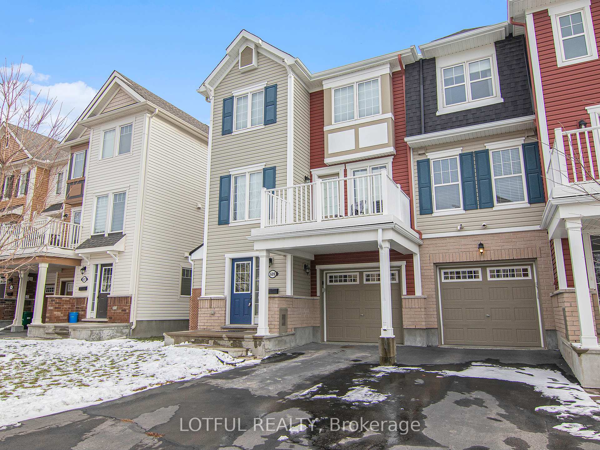 Photo 2 of 609 Foxlight Circle, Ottawa, Kanata - Emerald Meadows/Trailwest — HOMEH