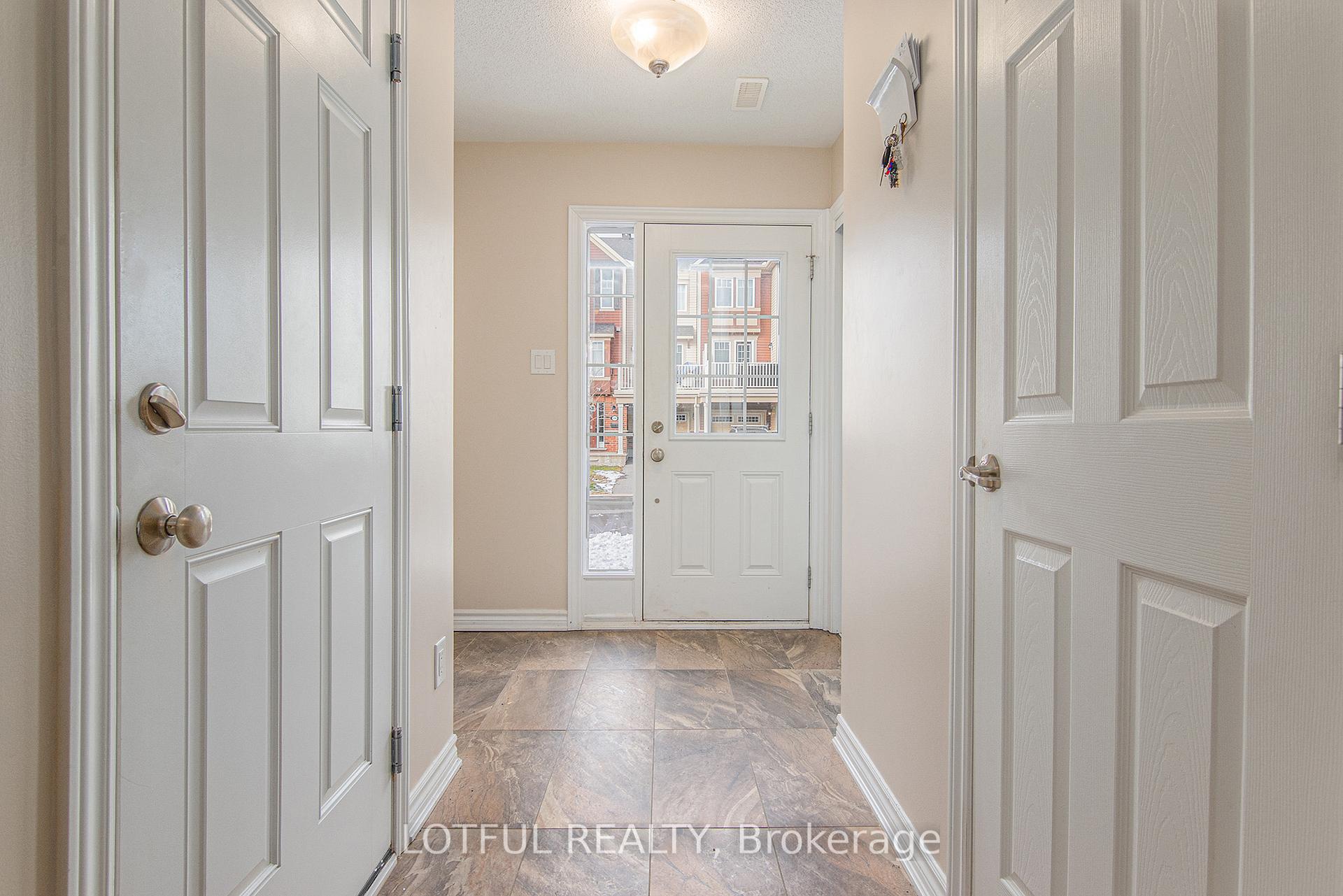 Photo 3 of 609 Foxlight Circle, Ottawa, Kanata - Emerald Meadows/Trailwest — HOMEH