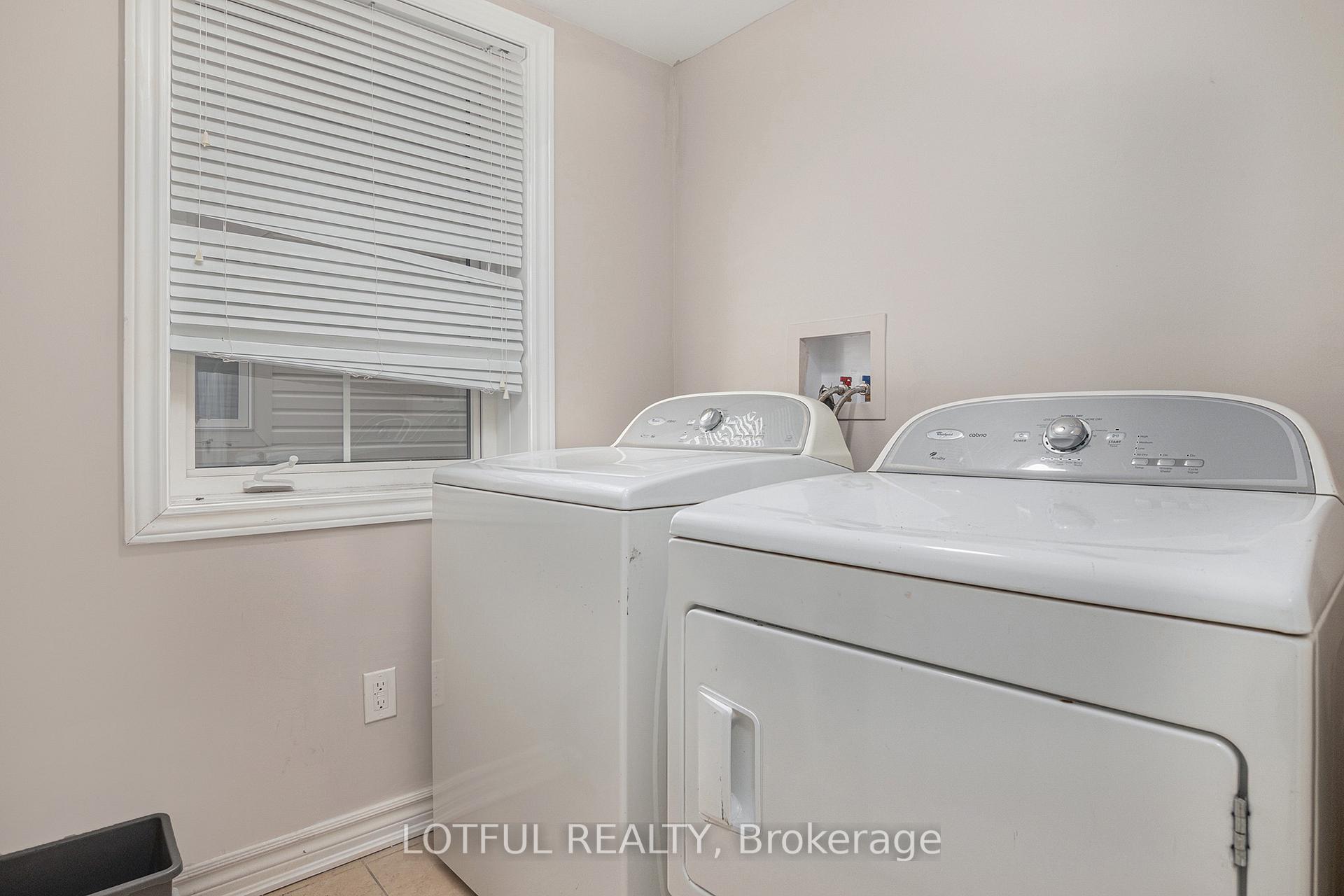 Photo 4 of 609 Foxlight Circle, Ottawa, Kanata - Emerald Meadows/Trailwest — HOMEH