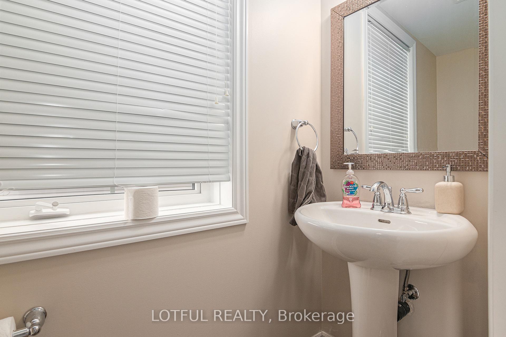 Photo 5 of 609 Foxlight Circle, Ottawa, Kanata - Emerald Meadows/Trailwest — HOMEH