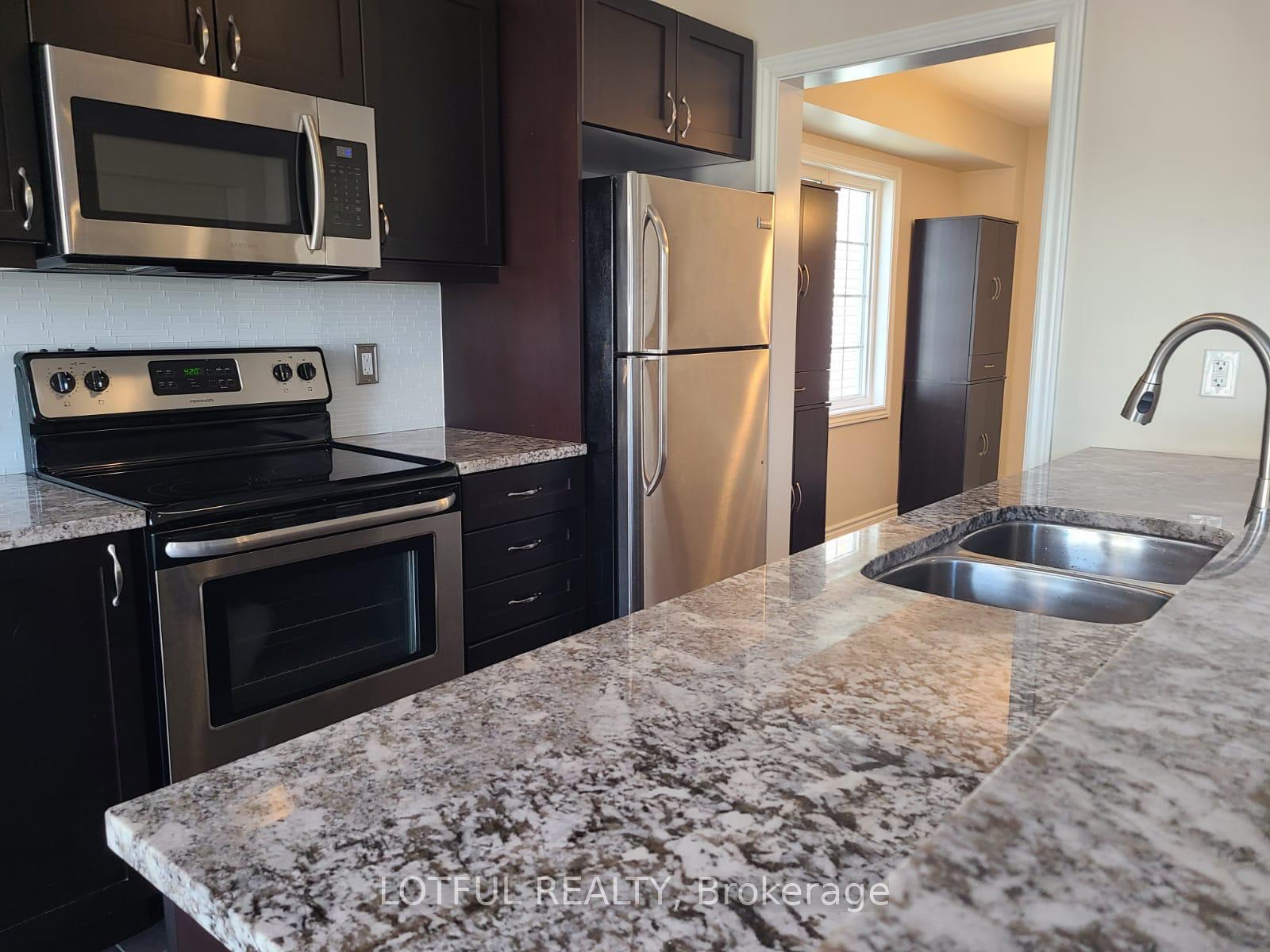 Photo 6 of 609 Foxlight Circle, Ottawa, Kanata - Emerald Meadows/Trailwest — HOMEH