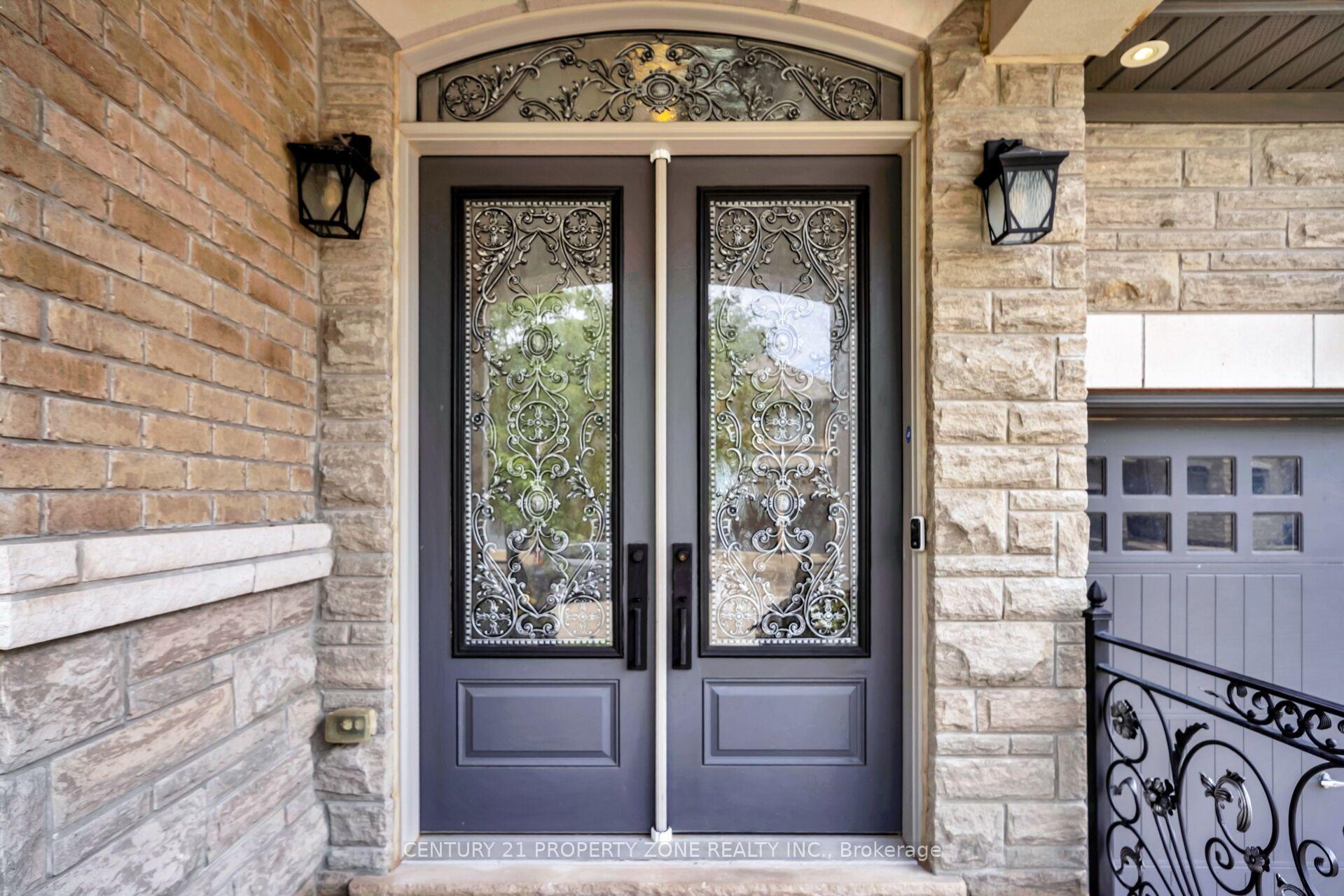 Photo 6 of 8 Adrian Crescent, Brampton, Credit Valley — HOMEH